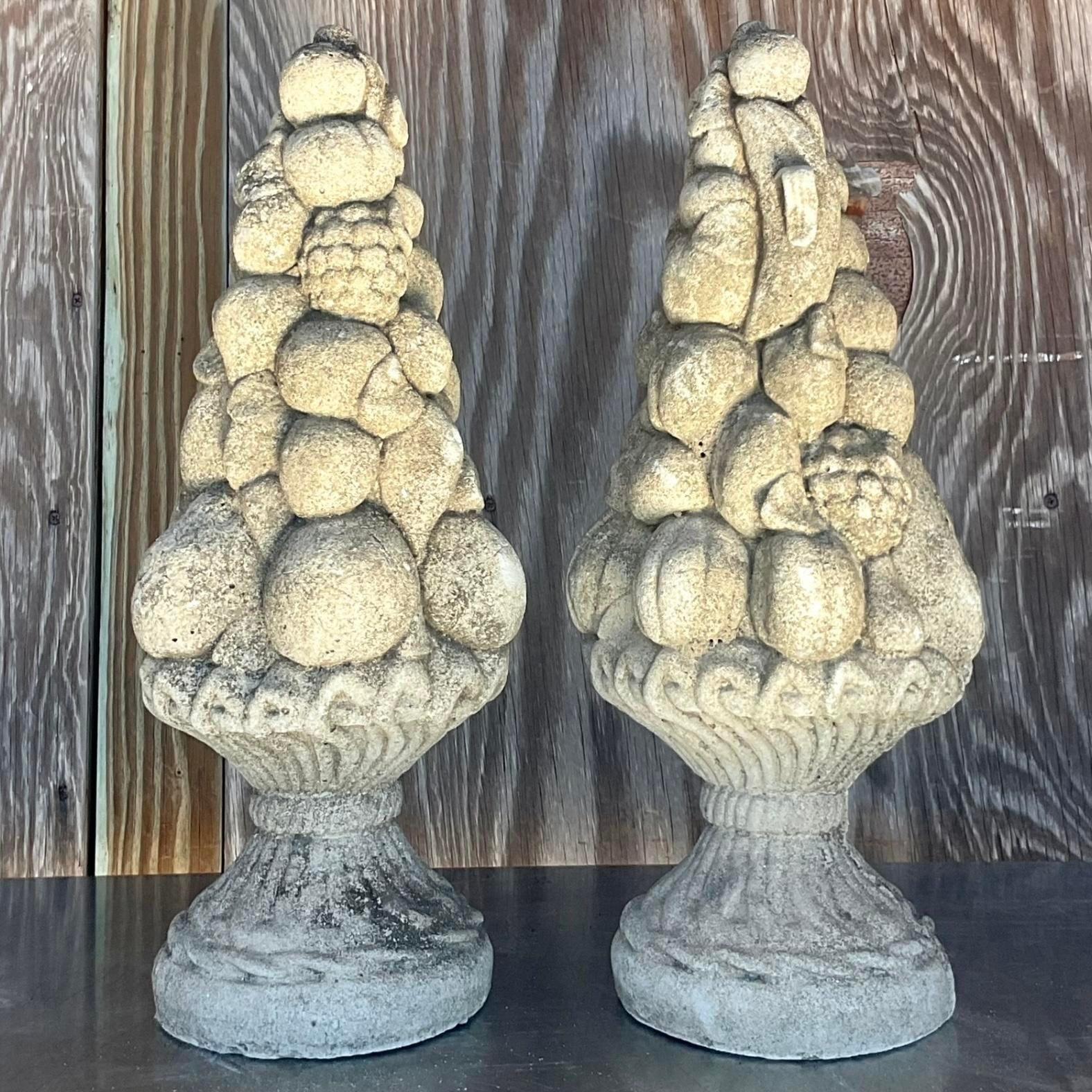 Calcestruzzo Topiario di frutta in calcestruzzo d'epoca Regency - una coppia in vendita