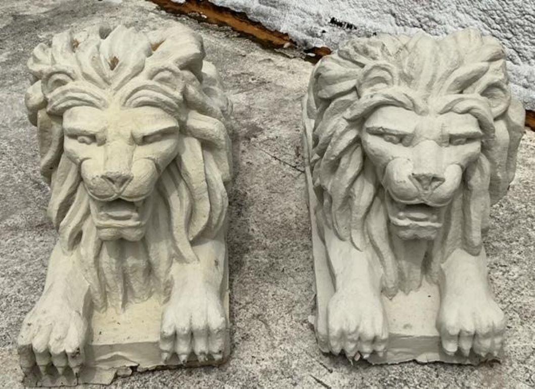 20th Century Vintage Regency Cast Concrete Lions - Set of 2 For Sale