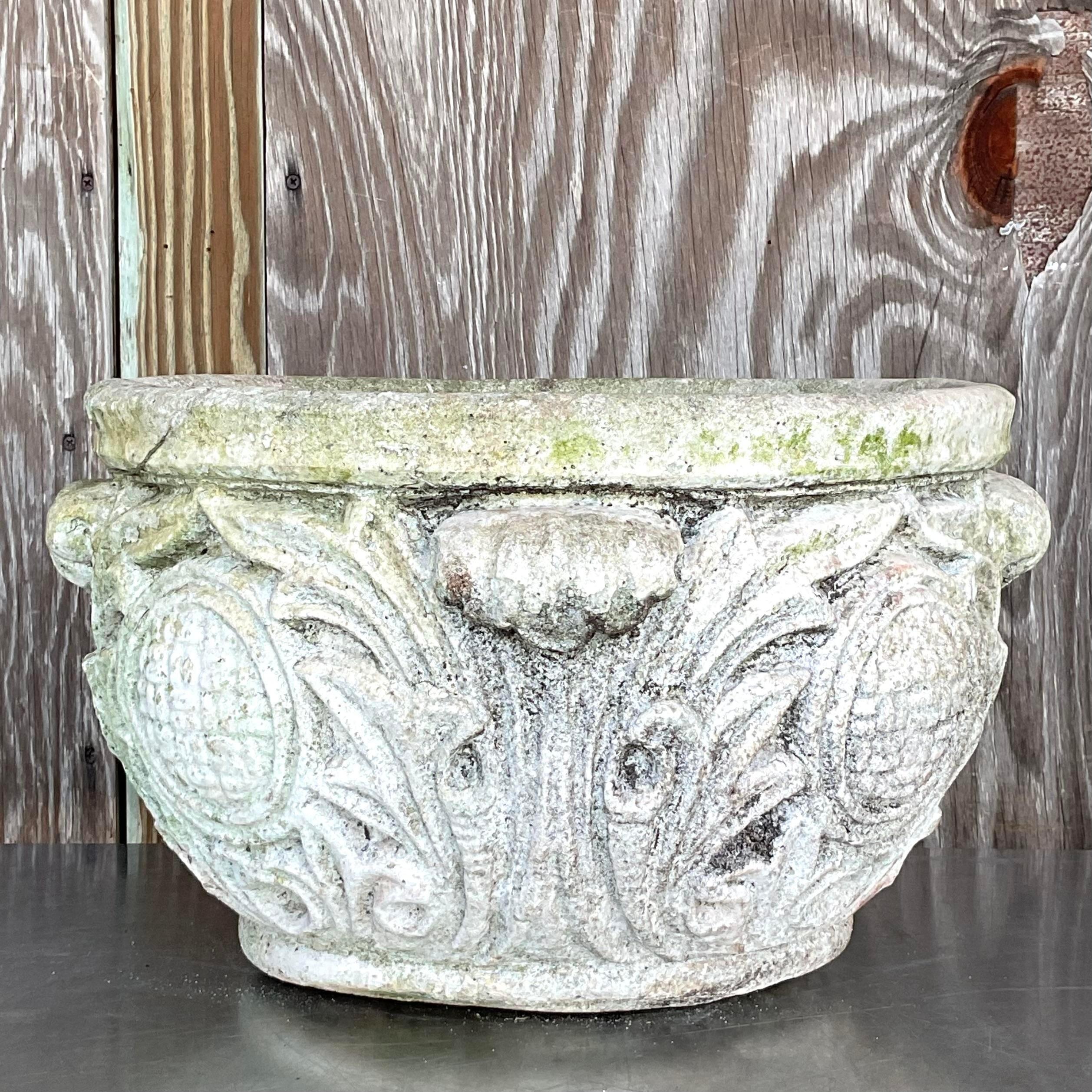 Vintage Regency Cast Concrete Medallion Planter In Good Condition For Sale In West Palm Beach, FL