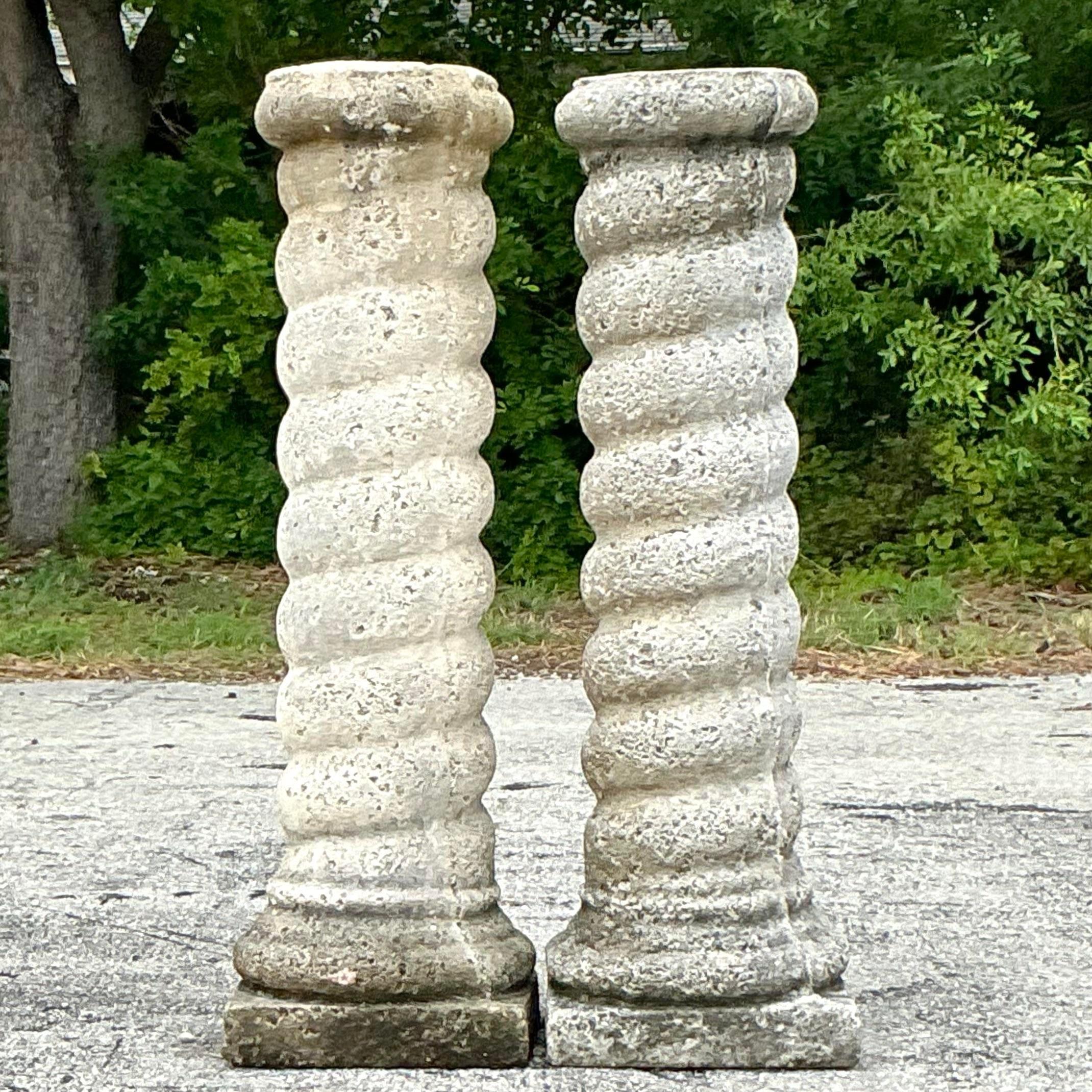 Regency Paire de colonnes en spirale en béton moulé d'époque Régence en vente