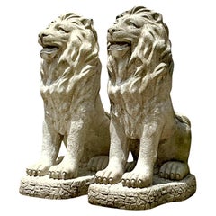 Pareja de leones de pie de hormigón fundido de la época de la Regencia