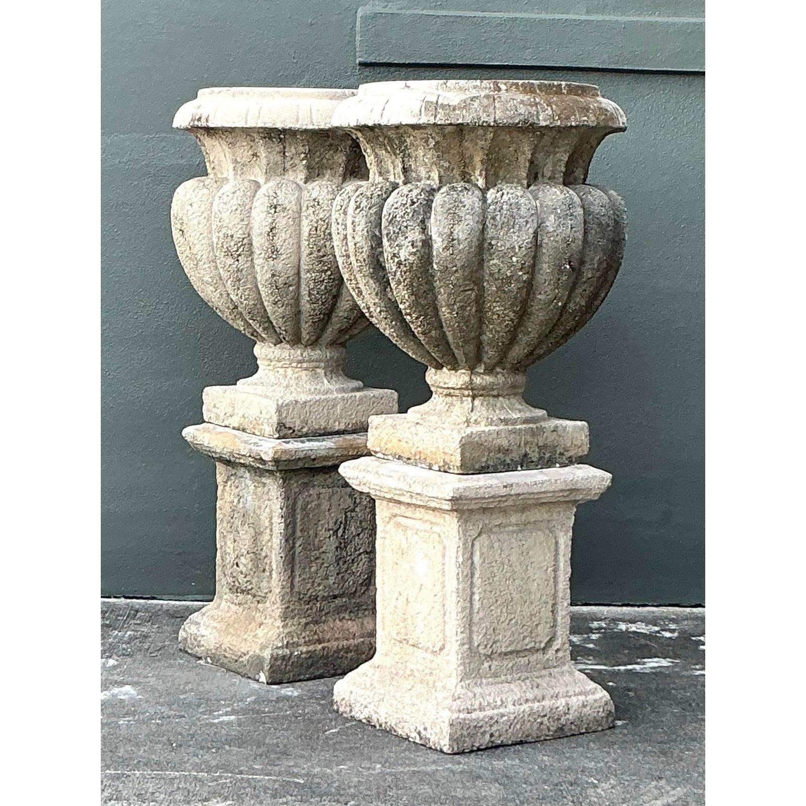 Vintage Regency Cast Concrete Urns on Pedestals - A Pair im Angebot 4