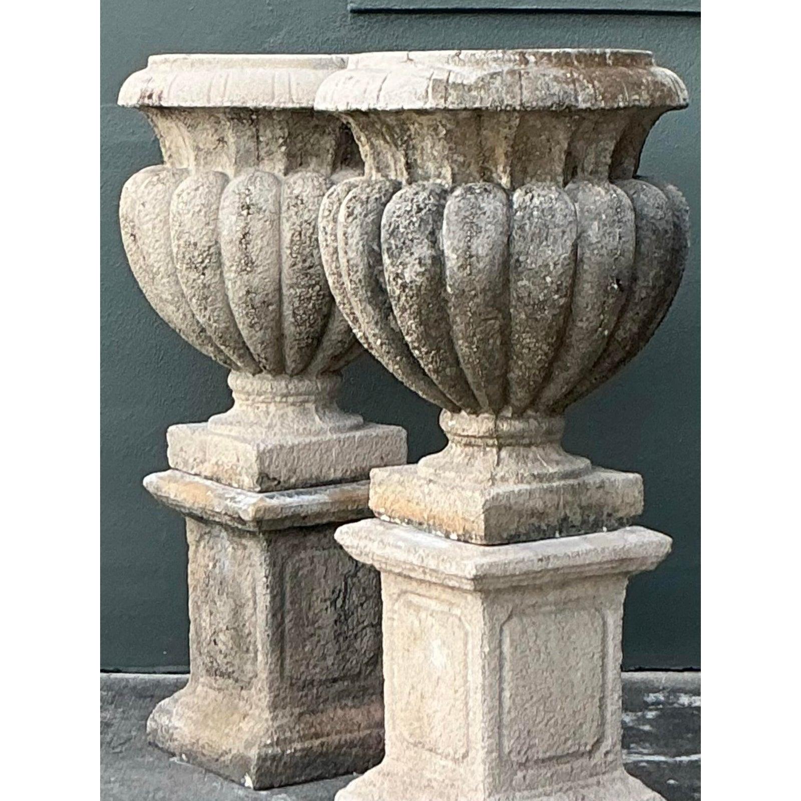Vintage Regency Cast Concrete Urns on Pedestals - A Pair im Angebot 5