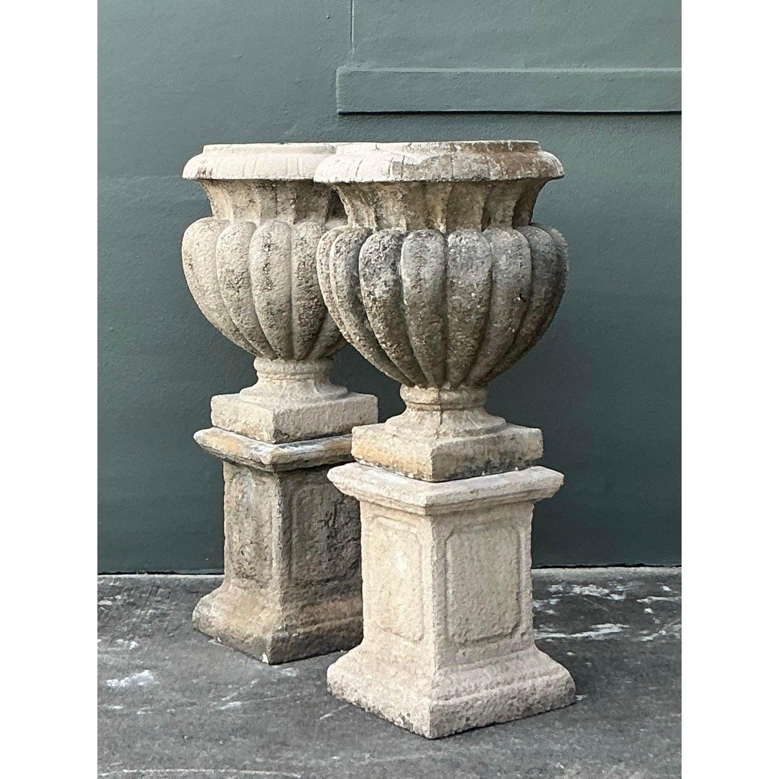 Vintage Regency Cast Concrete Urns on Pedestals - A Pair im Angebot 2