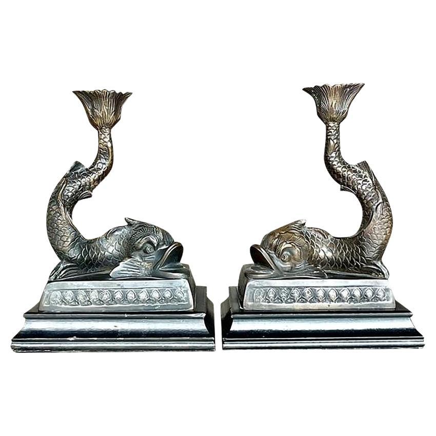 Candelieri a delfino in fusione Regency d'epoca - Una coppia in vendita