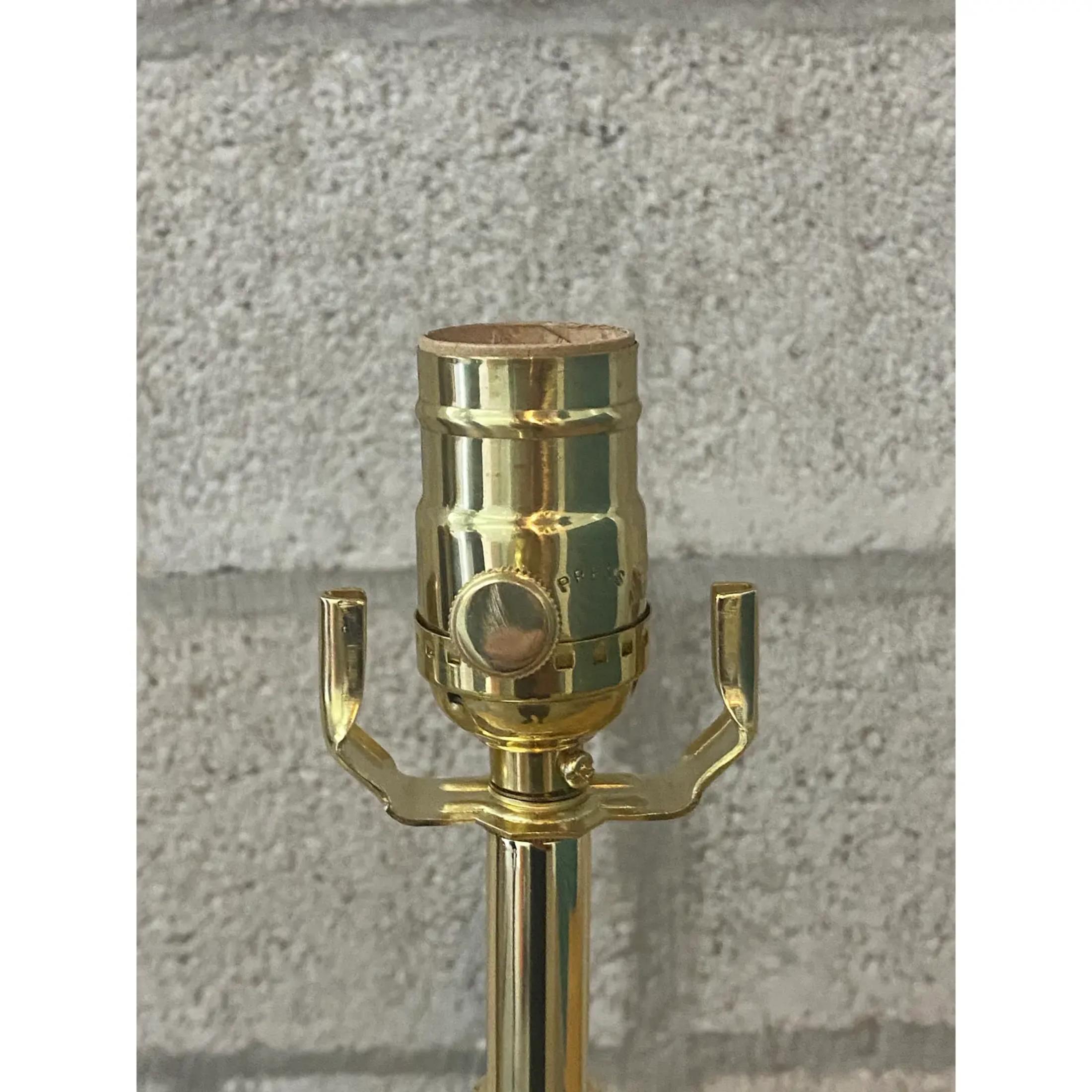 Paire de lampes Swag en céramique dorée de style Régence en vente 3