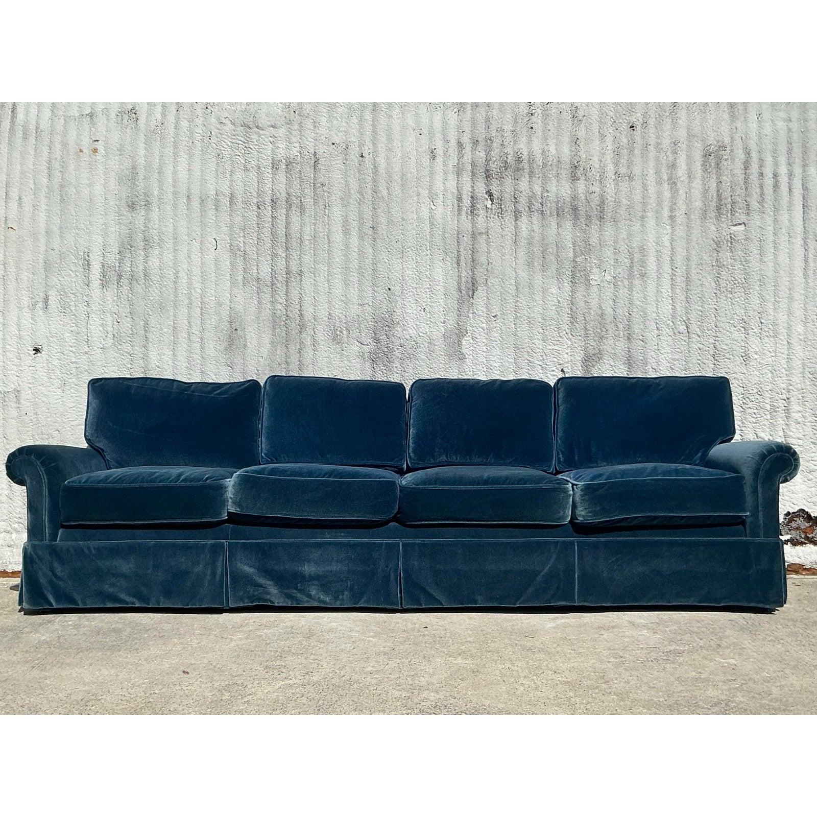 Long canapé Regency en velours céruléen vintage d'après Ferrell en vente 2