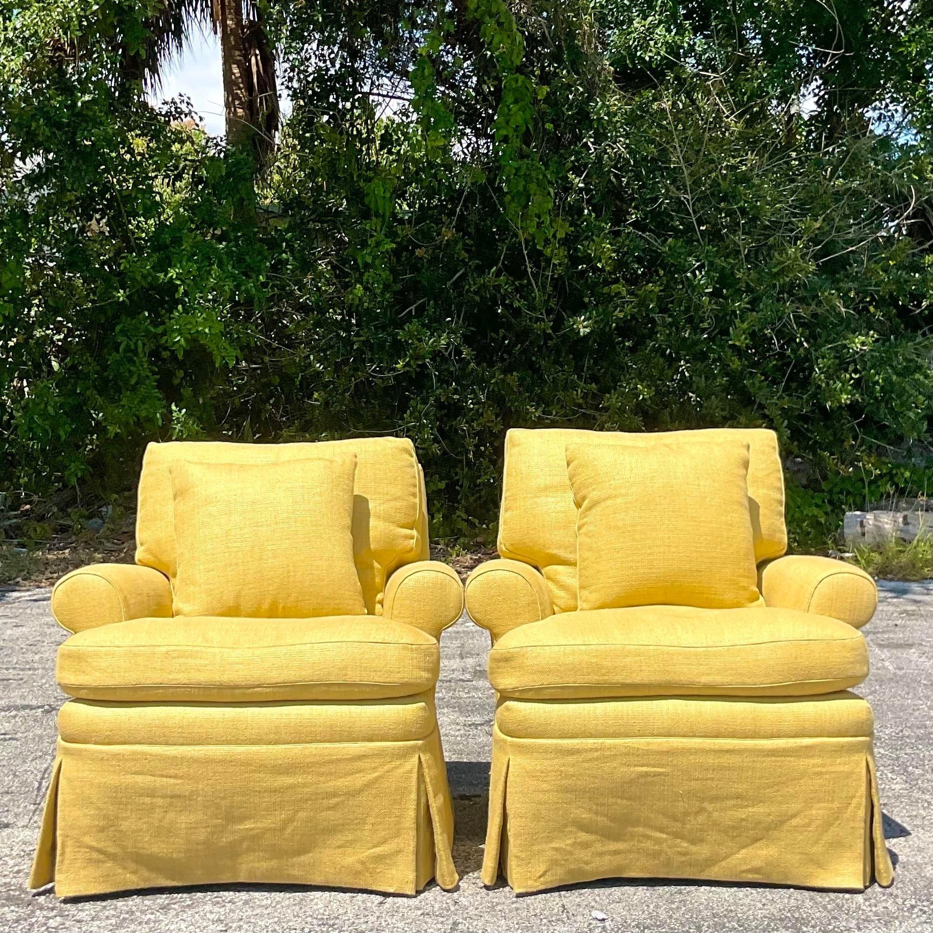 Vintage Regency Chartreuse-Daunen-Loungesessel im Regency-Stil - ein Paar im Zustand „Gut“ im Angebot in west palm beach, FL