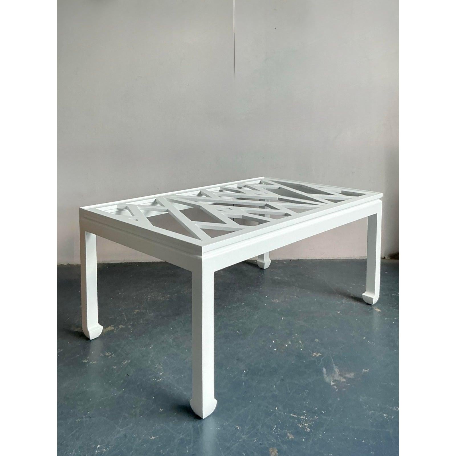 20ième siècle Vintage Regency Chinese Chippendale Ming Table de salle à manger en vente
