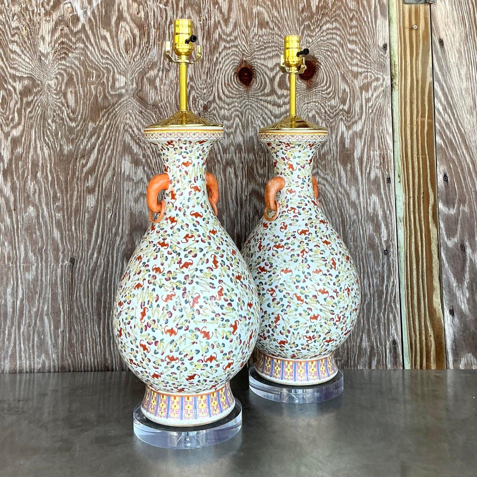 Chinois Paire de lampes florales flottantes en céramique de style Régence chinoiseries vintage en vente