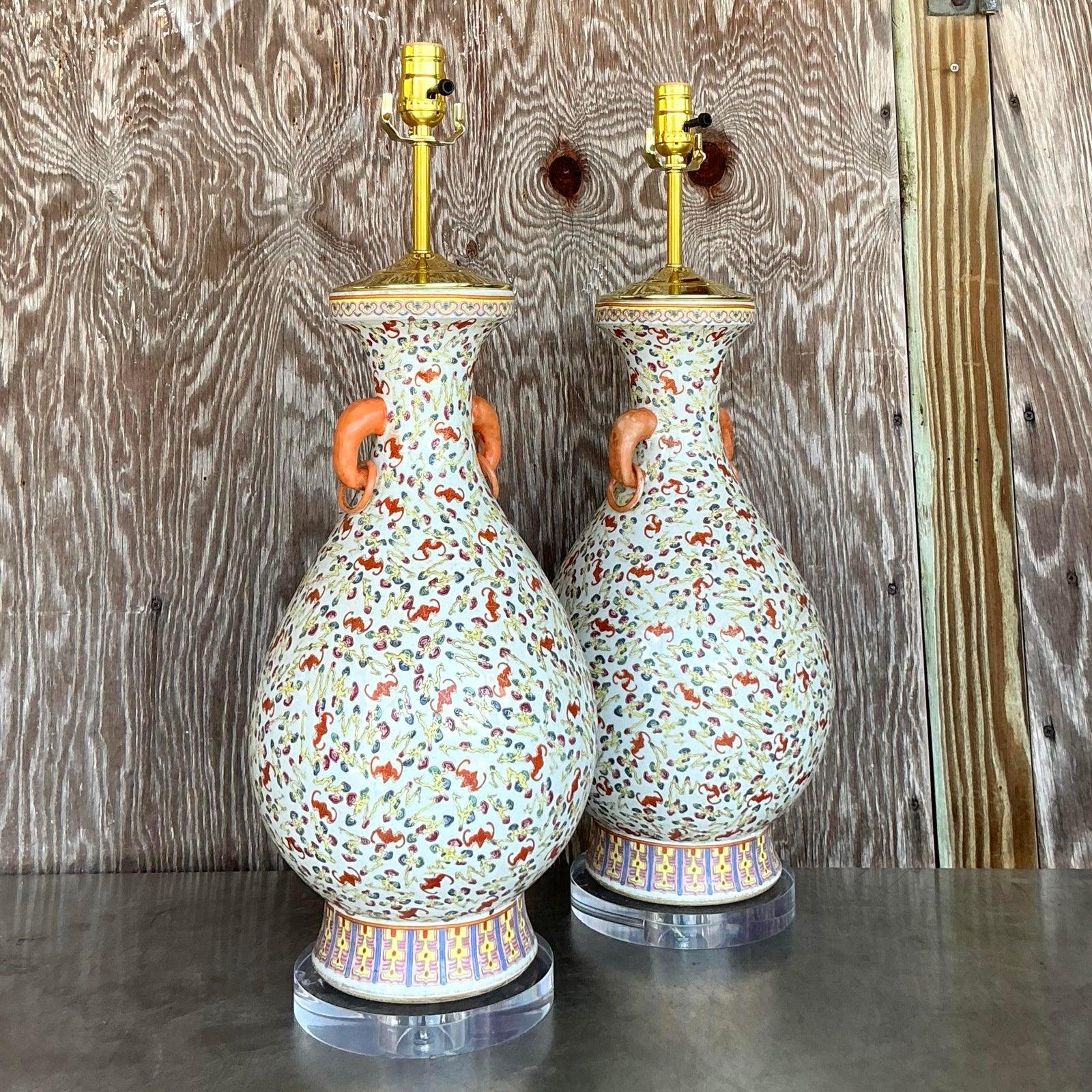 Paire de lampes florales flottantes en céramique de style Régence chinoiseries vintage Bon état - En vente à West Palm Beach, FL