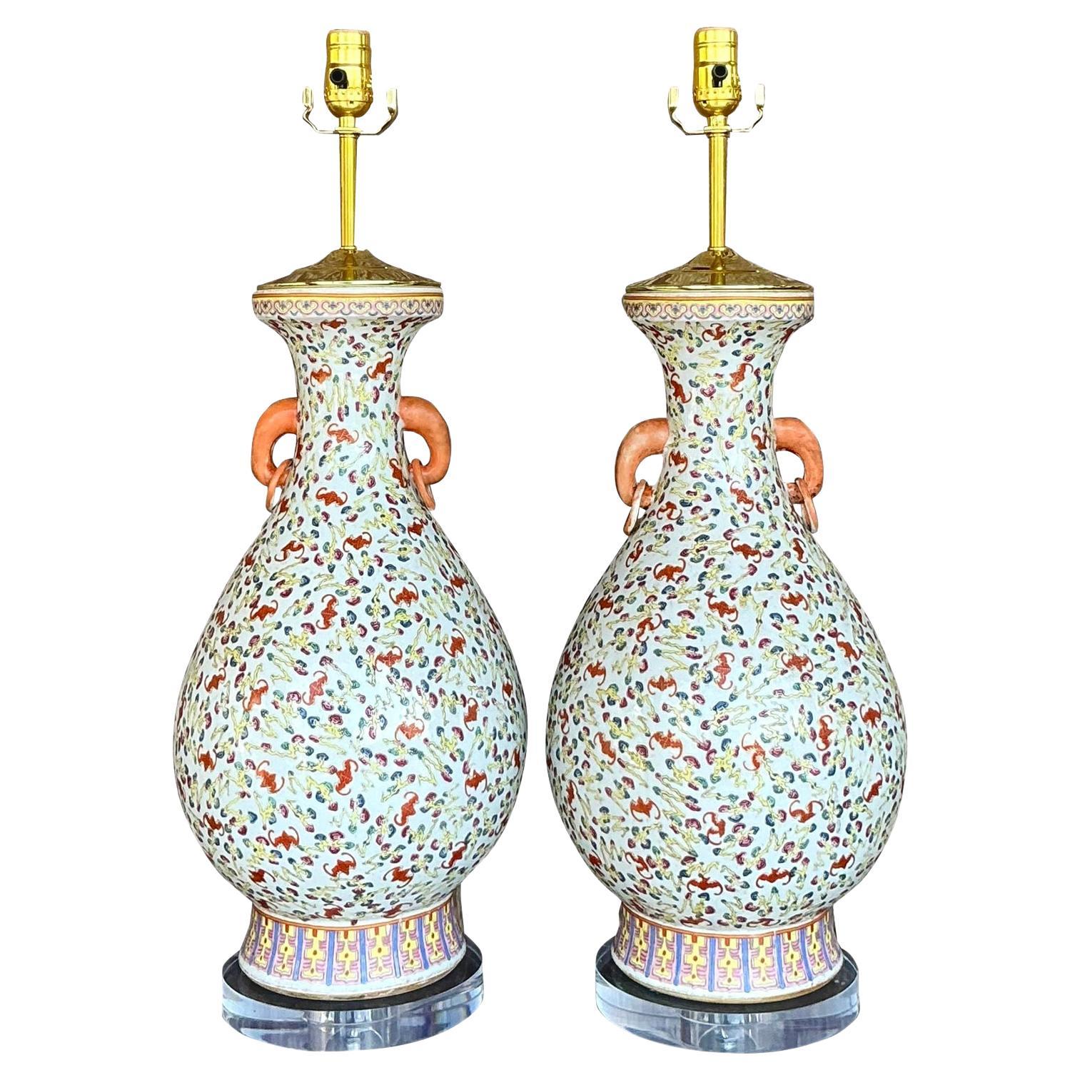 Vintage Regency Chinoiserie-Lampen aus schwebender geblümter Keramik im Regency-Stil, Paar