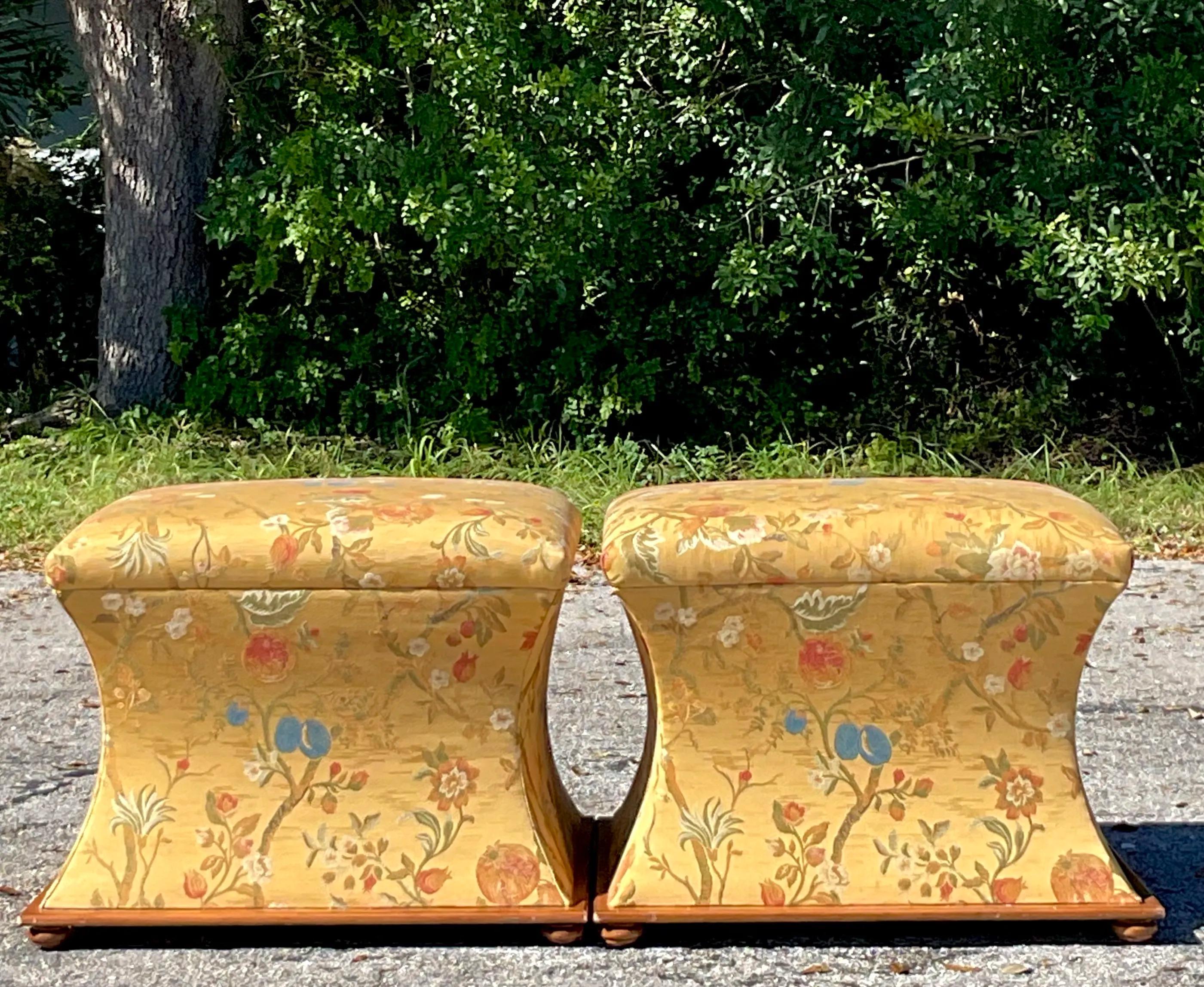 Chinoiseries Paire d'ottomans vintage en jacquard de style Regency Chinoiserie en vente