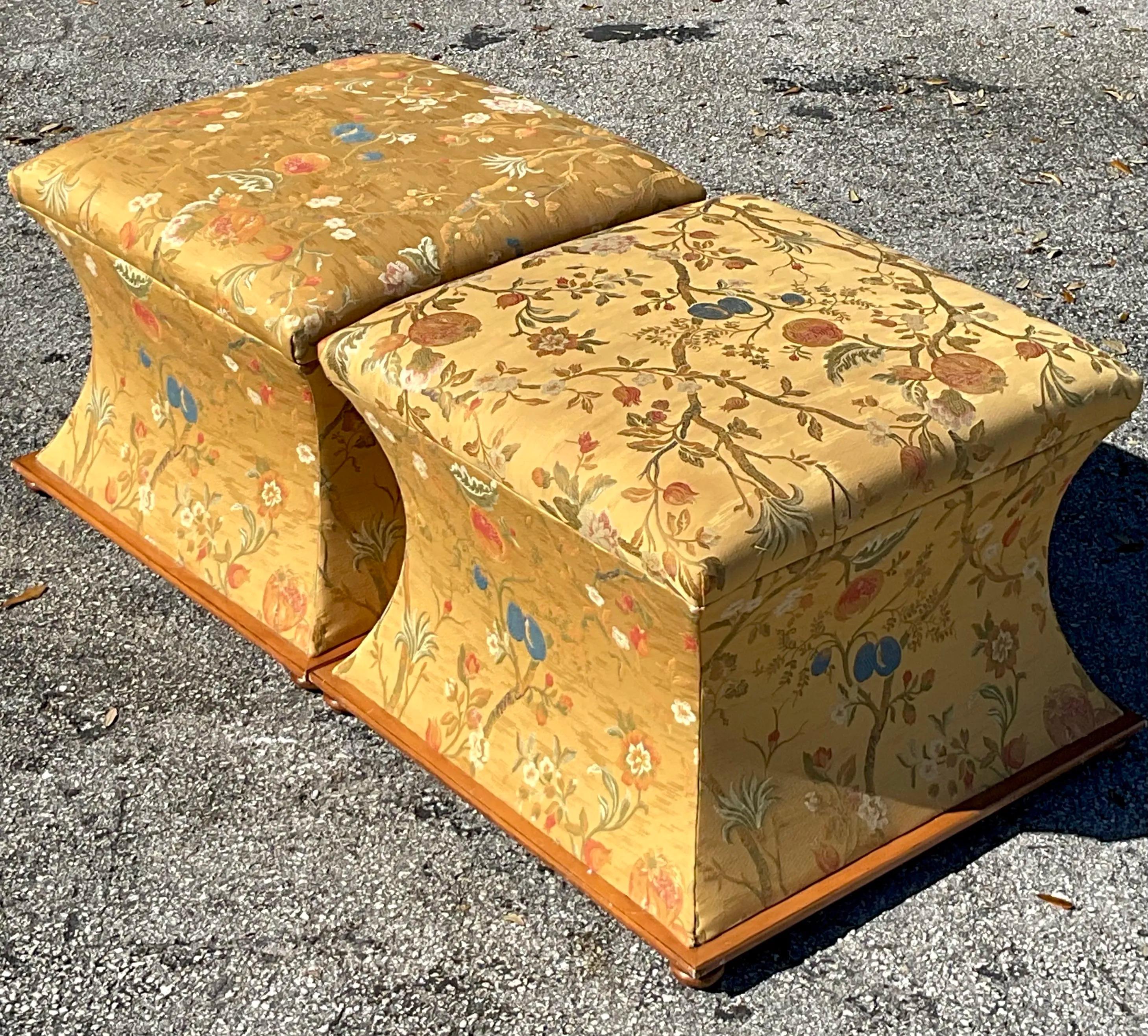 Américain Paire d'ottomans vintage en jacquard de style Regency Chinoiserie en vente