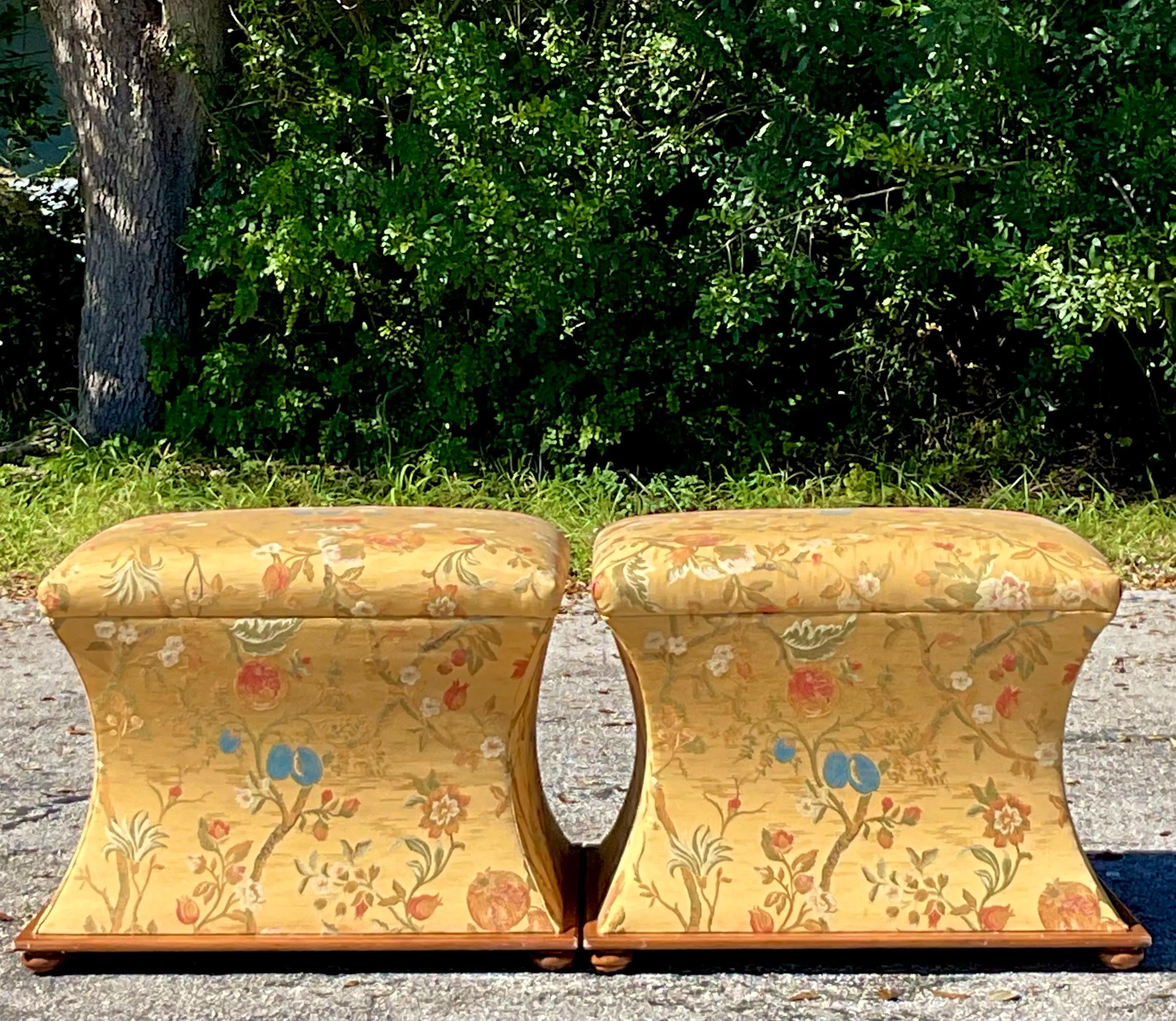 Paire d'ottomans vintage en jacquard de style Regency Chinoiserie Bon état - En vente à west palm beach, FL