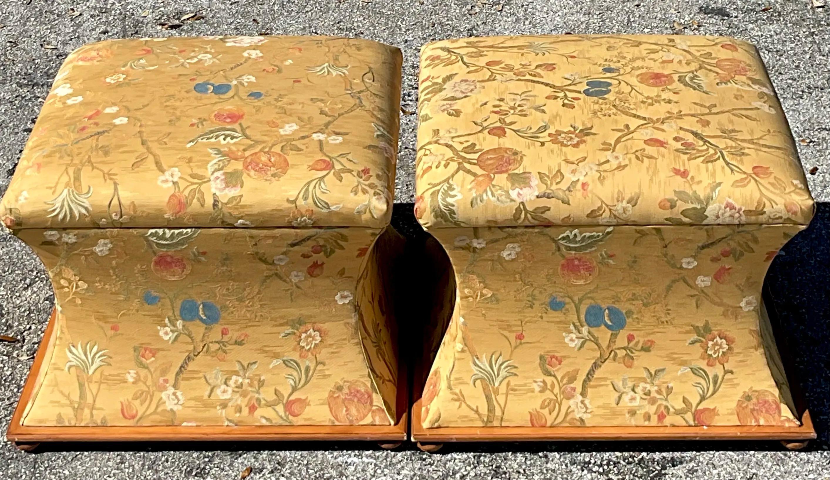 Tissu Paire d'ottomans vintage en jacquard de style Regency Chinoiserie en vente