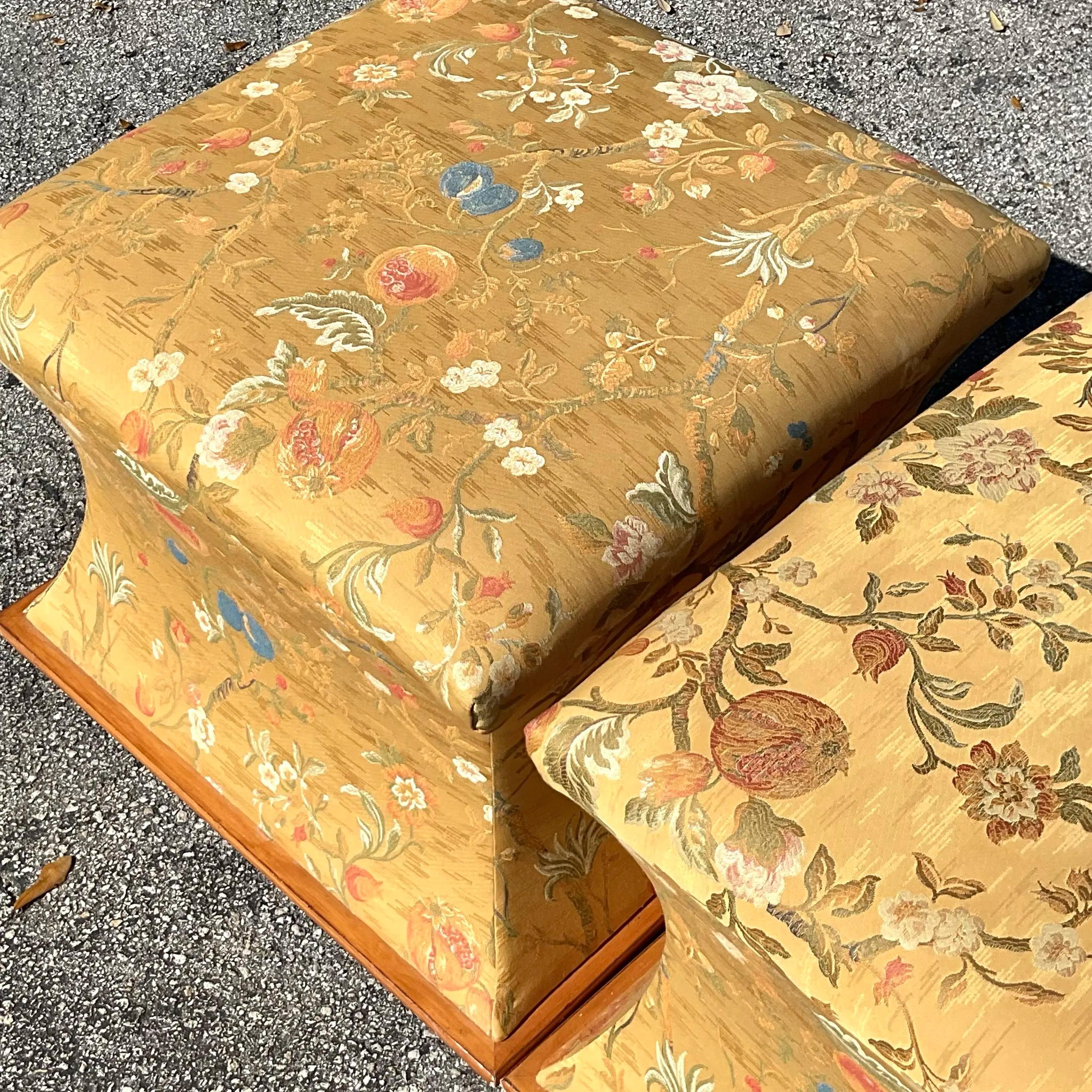 Paire d'ottomans vintage en jacquard de style Regency Chinoiserie en vente 1