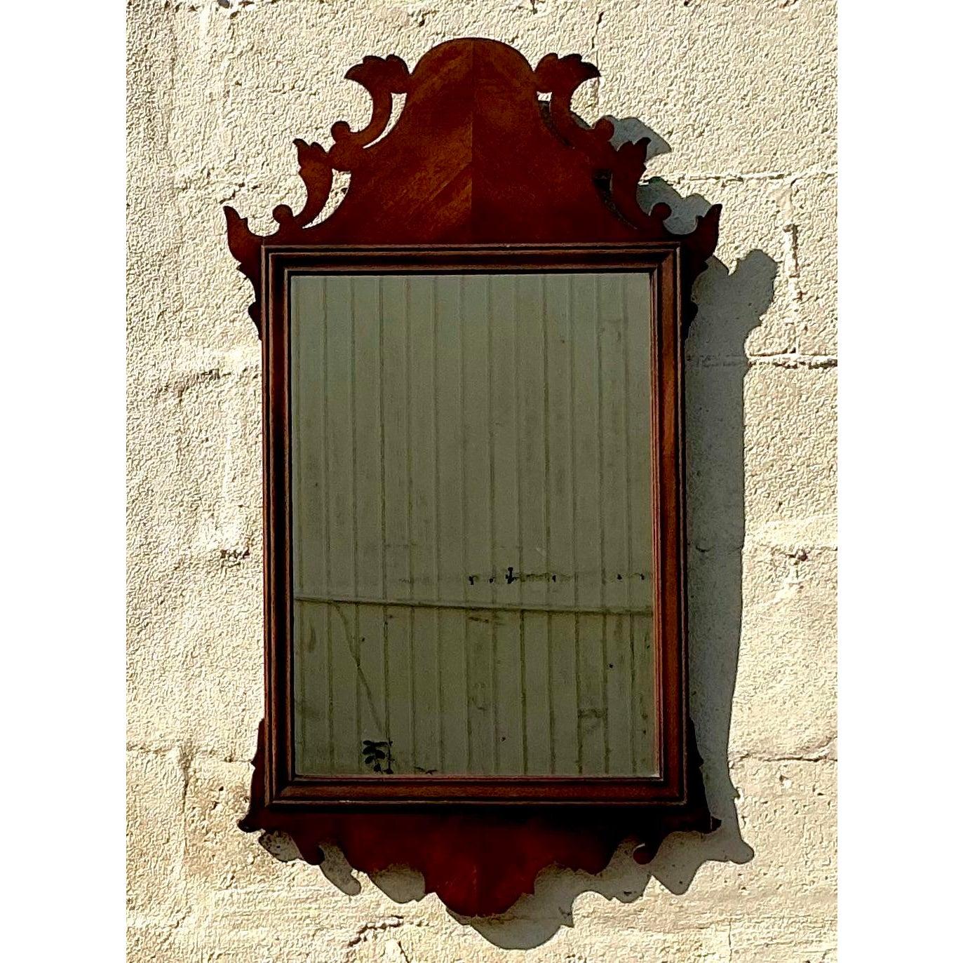 Specchio vintage in legno intagliato Chippendale Regency In condizioni buone in vendita a west palm beach, FL