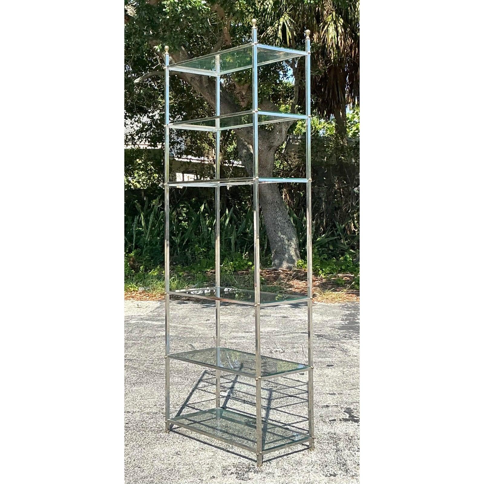 Américain Étagère Regency vintage en chrome et laiton d'après la Maison Jansen en vente