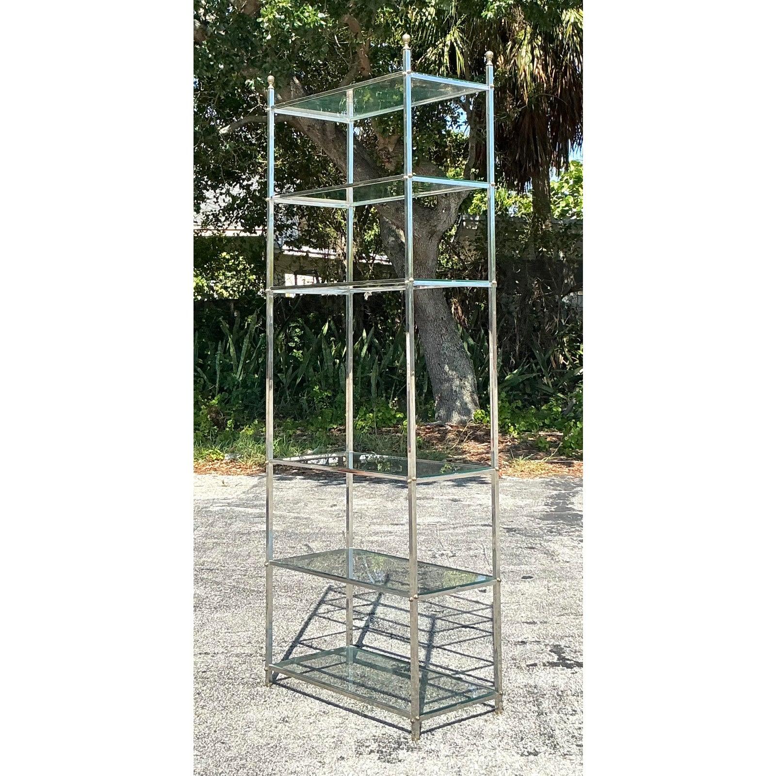 Laiton Étagère Regency vintage en chrome et laiton d'après la Maison Jansen en vente
