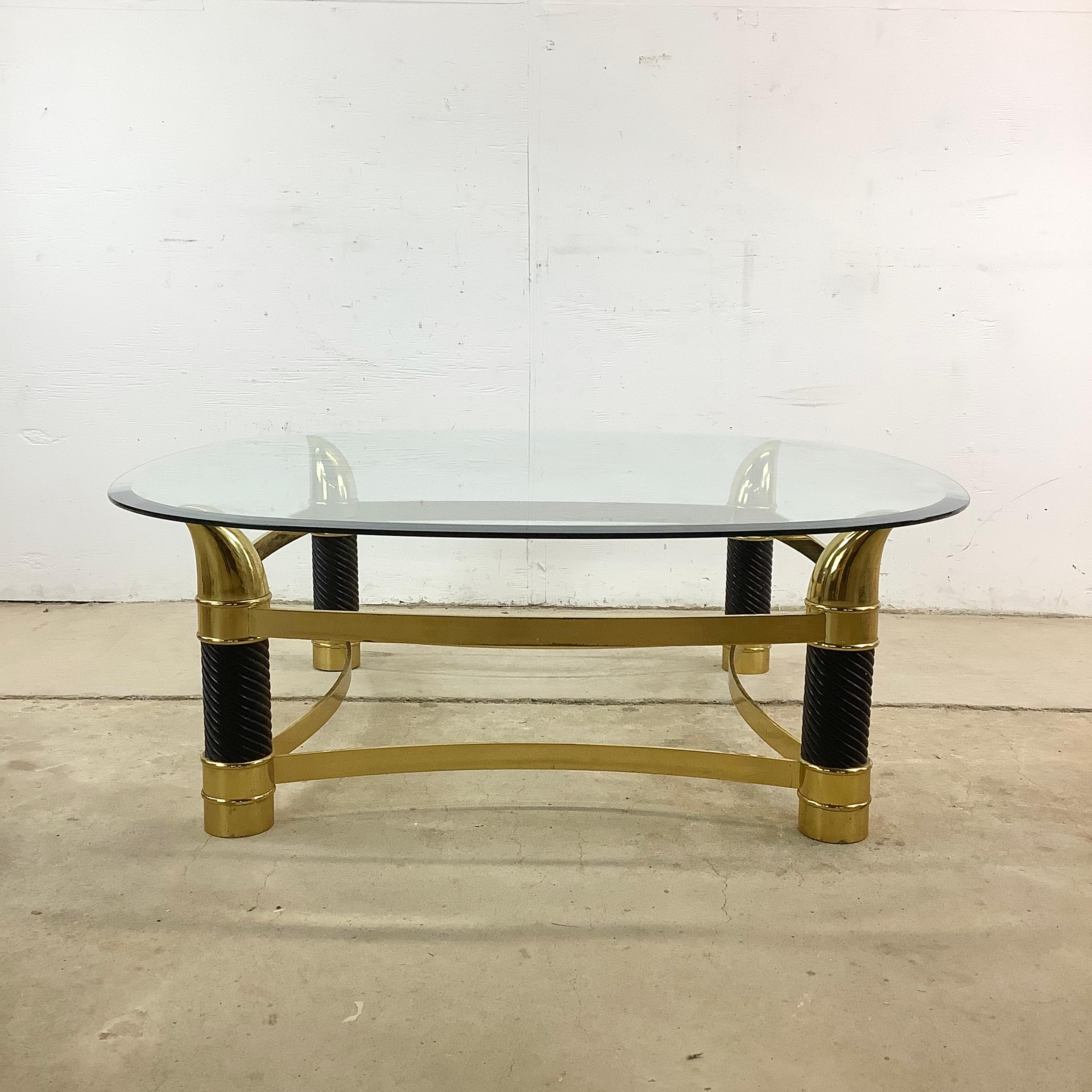 Table basse Vintage Regency avec base en laiton Horn en vente 3