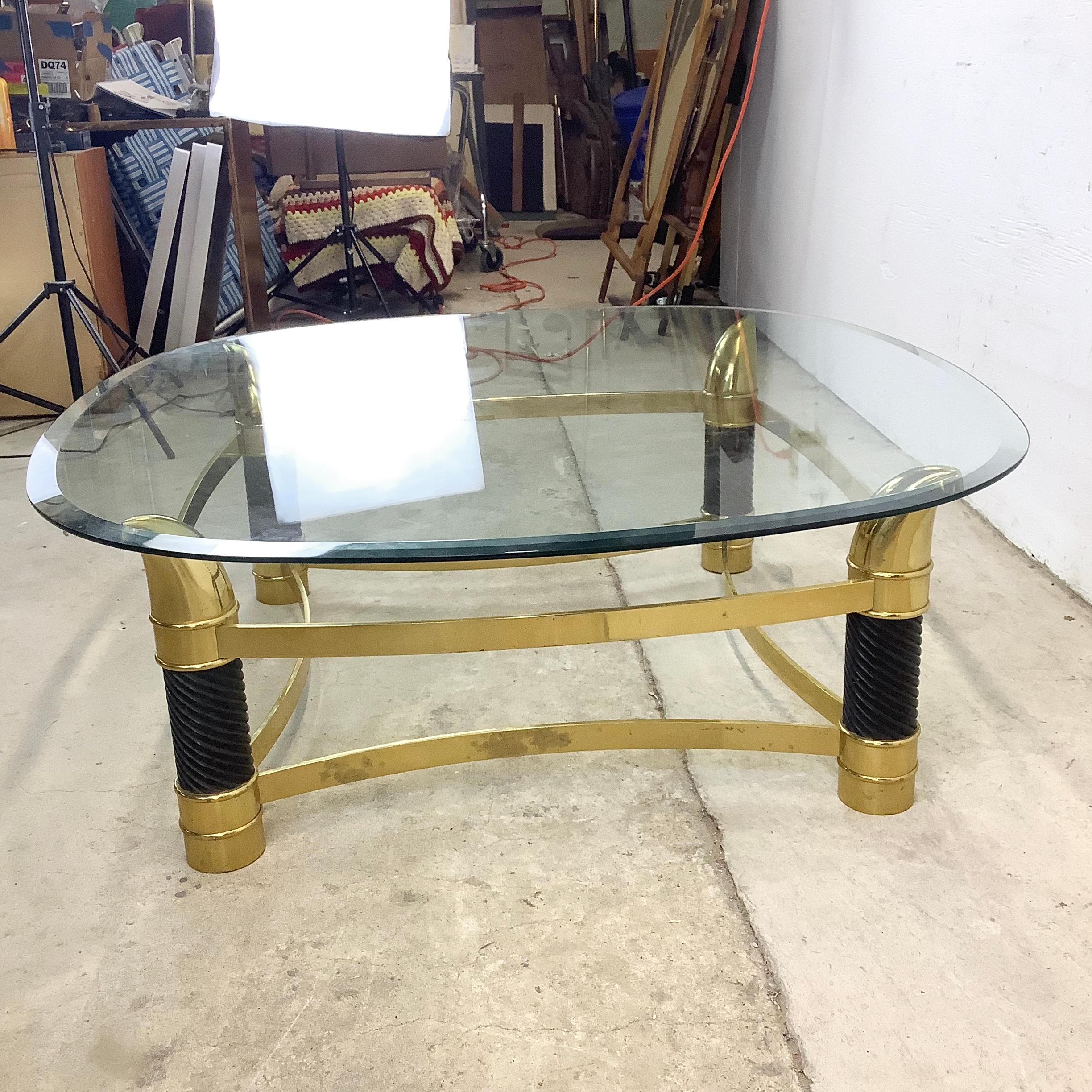 Table basse Vintage Regency avec base en laiton Horn en vente 4