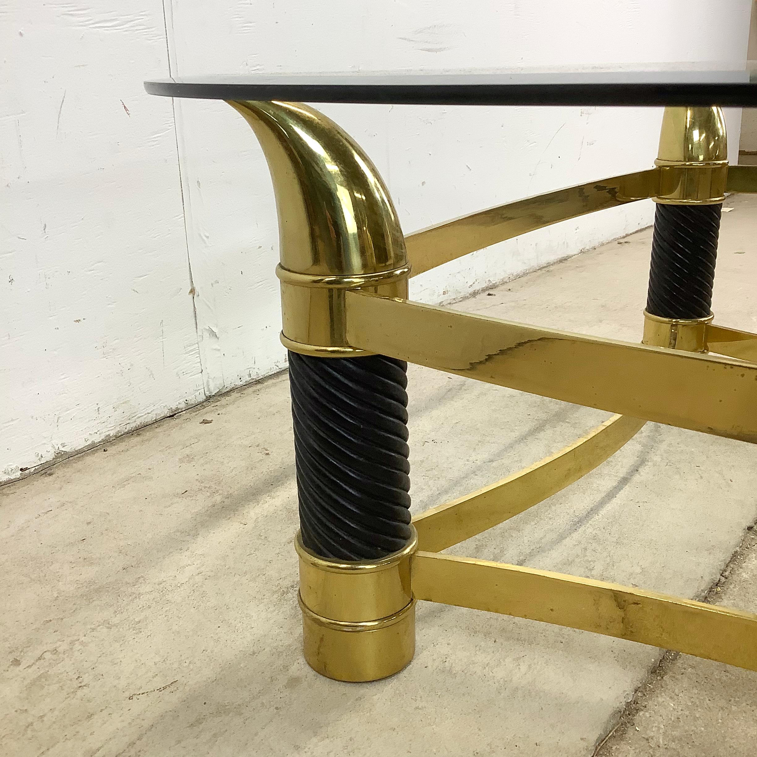 Table basse Vintage Regency avec base en laiton Horn en vente 7