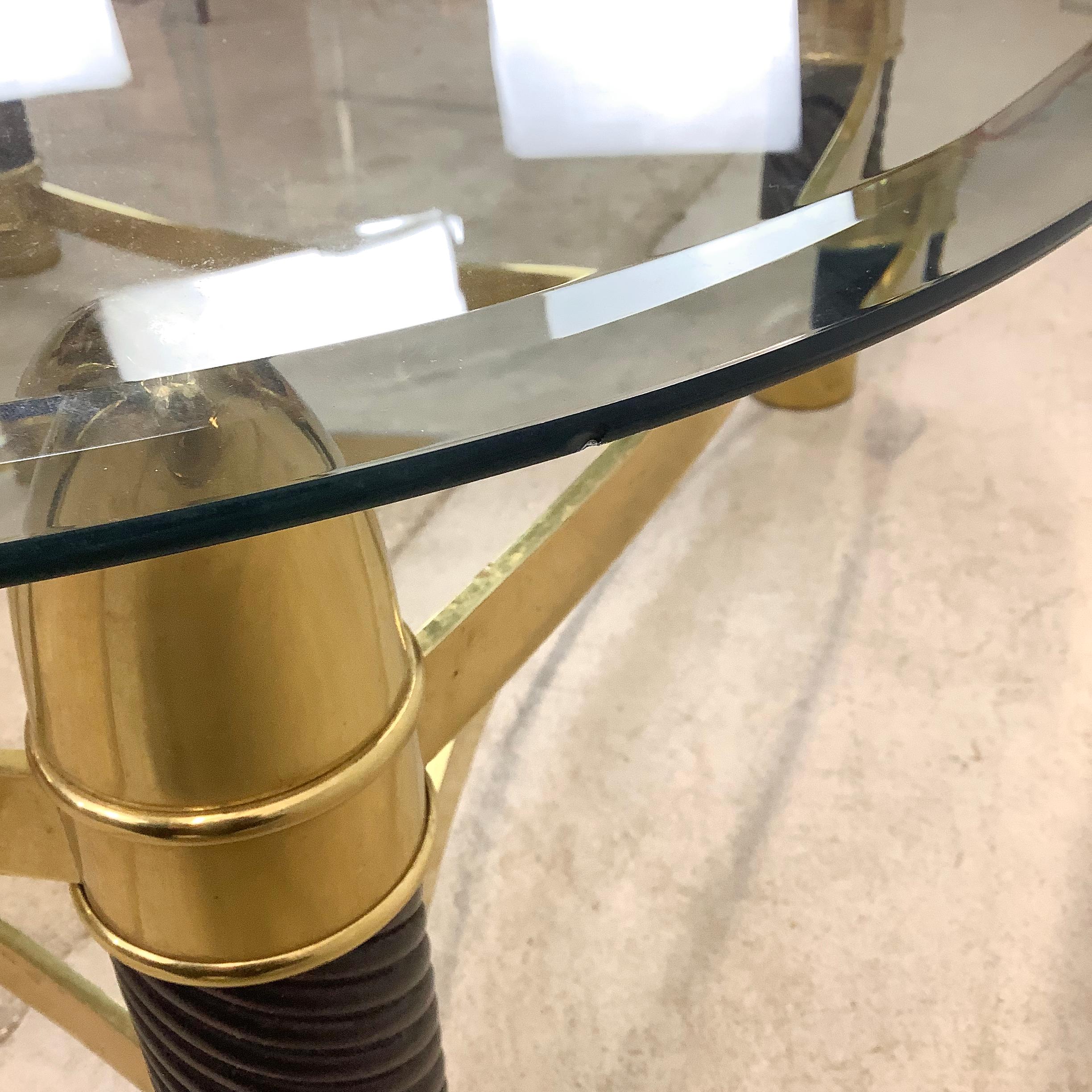 Table basse Vintage Regency avec base en laiton Horn en vente 8