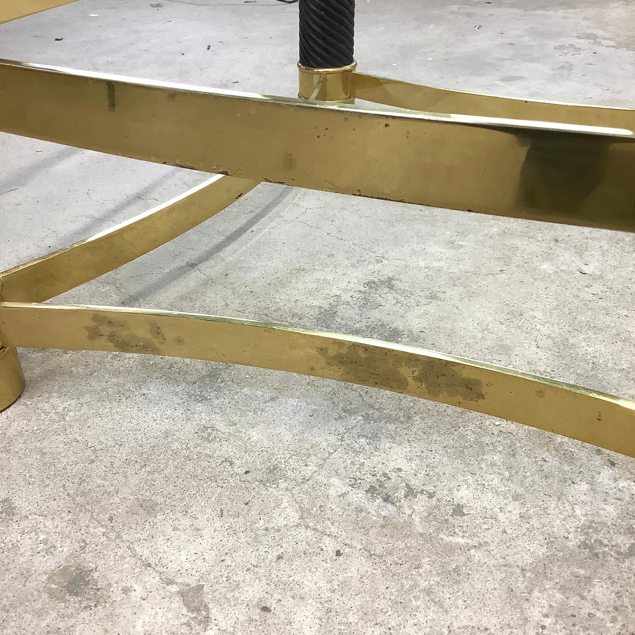 Table basse Vintage Regency avec base en laiton Horn en vente 9