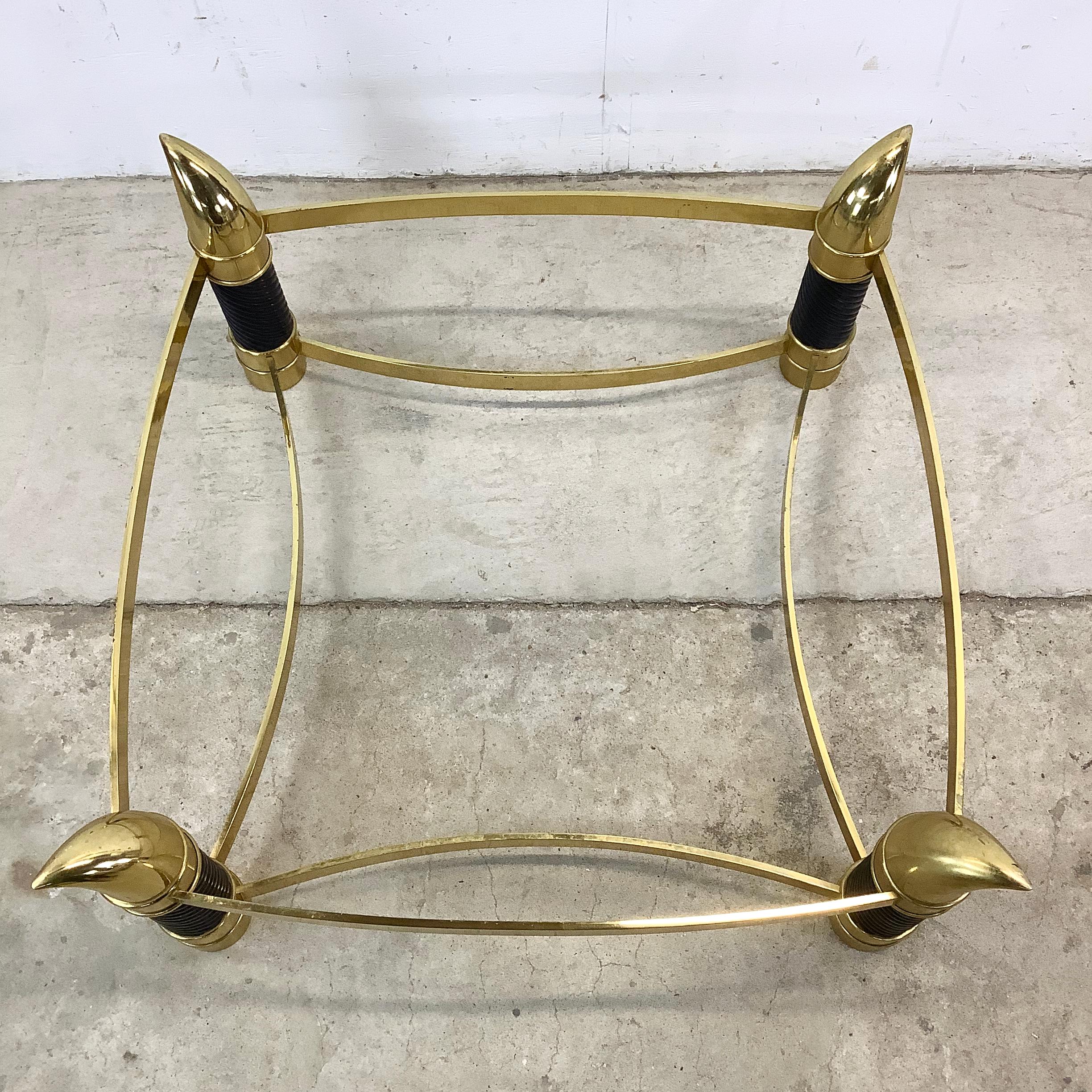 Table basse Vintage Regency avec base en laiton Horn en vente 10
