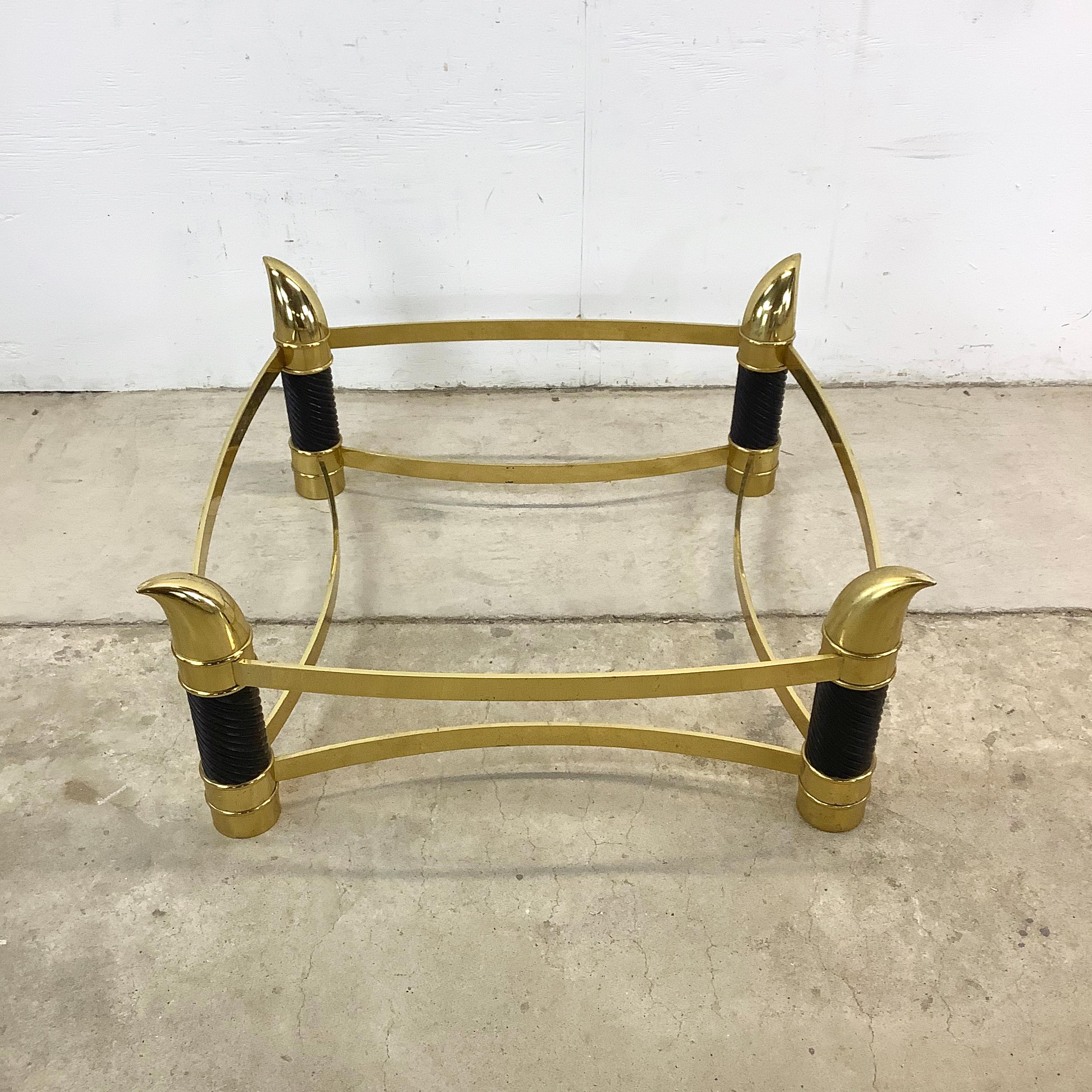 Table basse Vintage Regency avec base en laiton Horn en vente 12