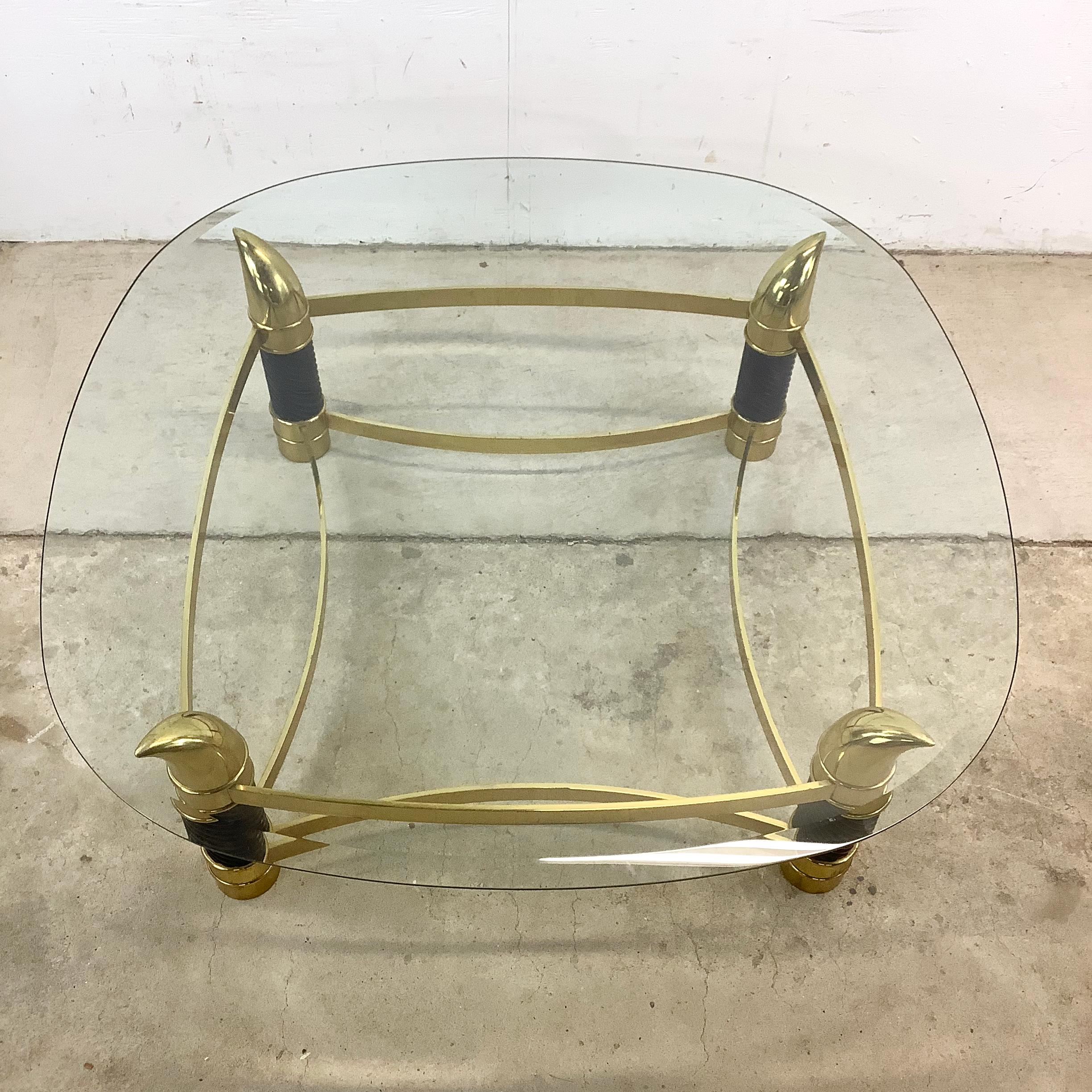 Métal Table basse Vintage Regency avec base en laiton Horn en vente