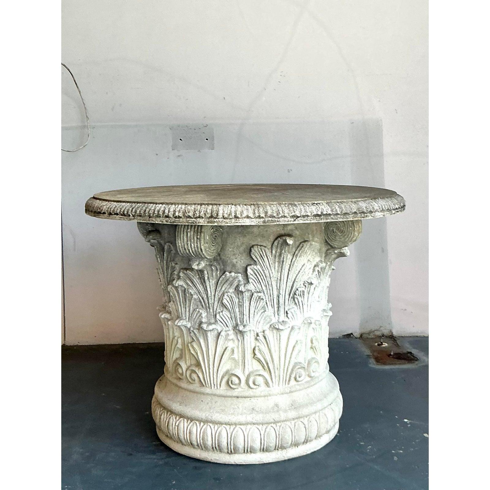 Table de jardin Vintage Regency en résine recouverte de béton Bon état - En vente à West Palm Beach, FL