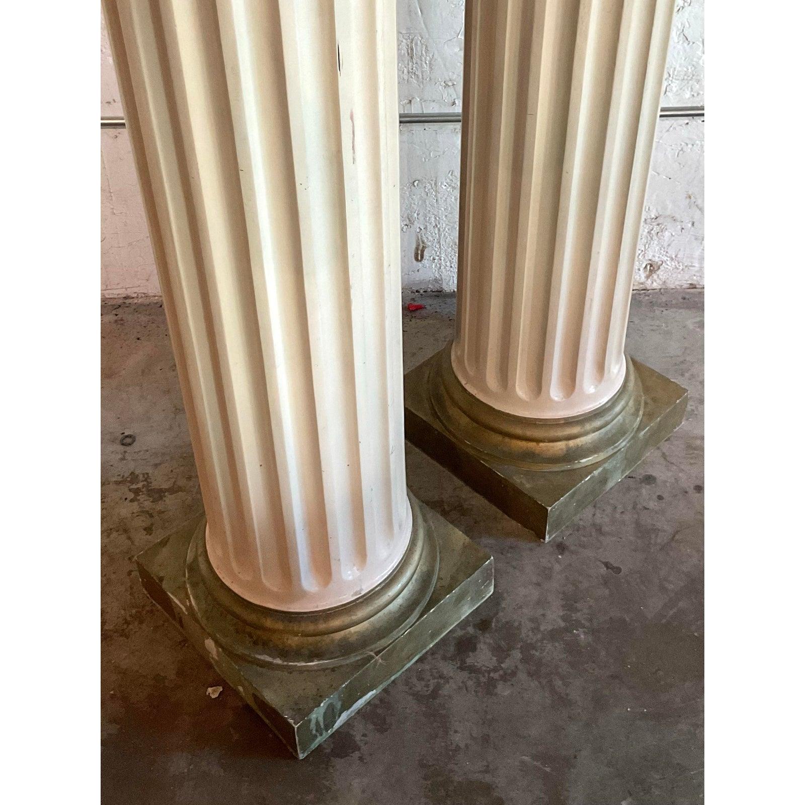 Vintage Regency korinthischen Fiberglas-Säulen - ein Paar (Neoklassisch) im Angebot