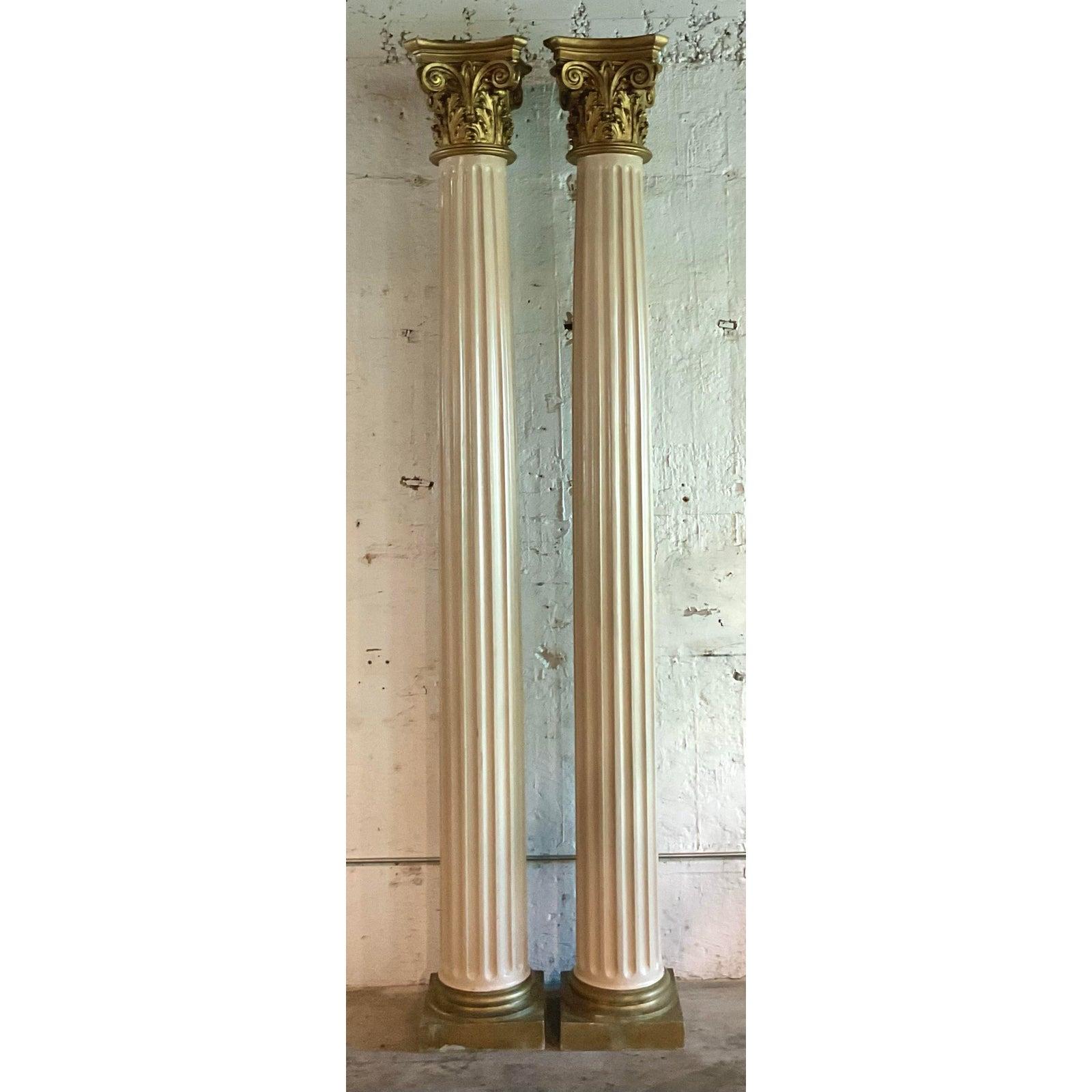 Vintage Regency korinthischen Fiberglas-Säulen - ein Paar im Zustand „Gut“ im Angebot in West Palm Beach, FL