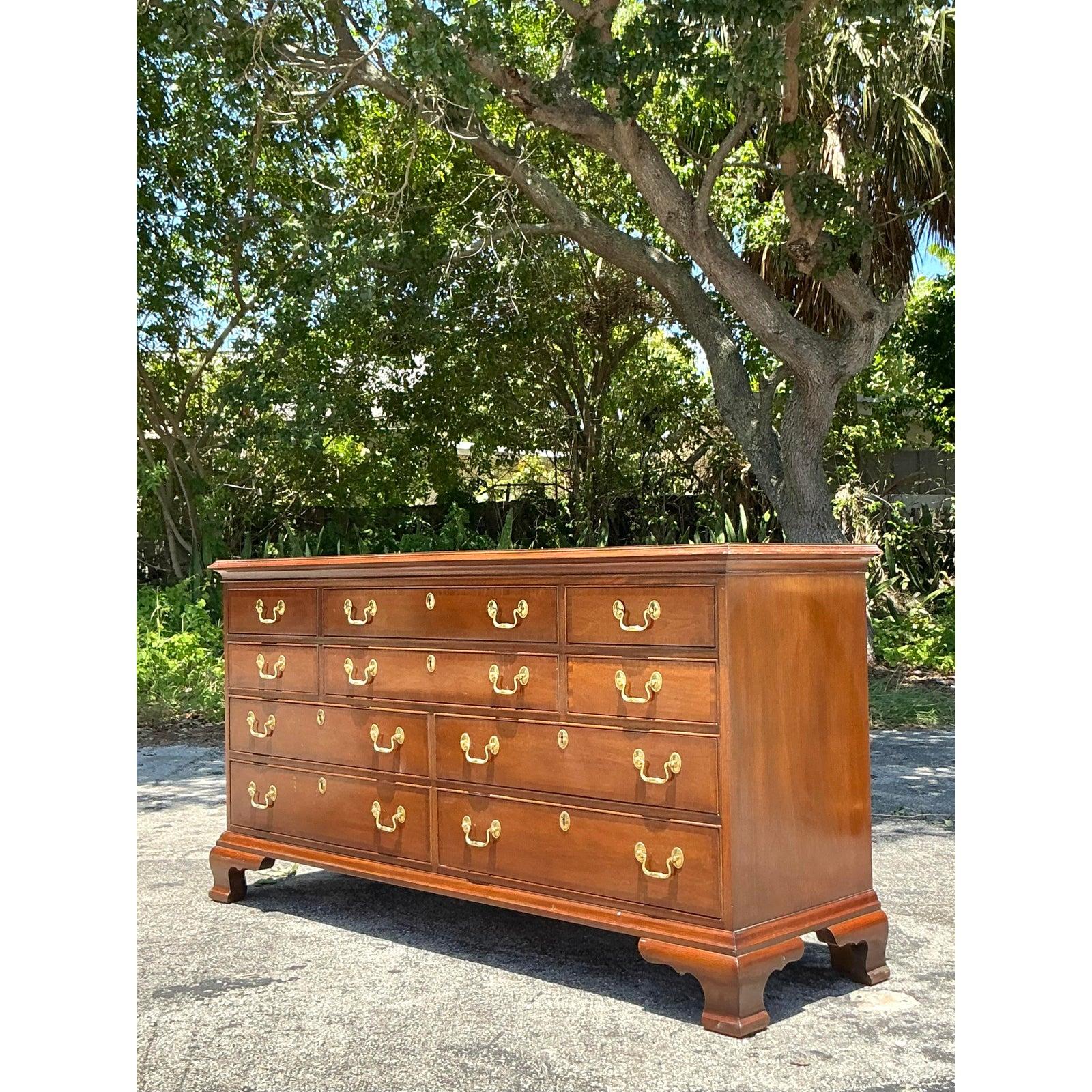 Americano Vintage Regency Councill Cherry Dresser in vendita