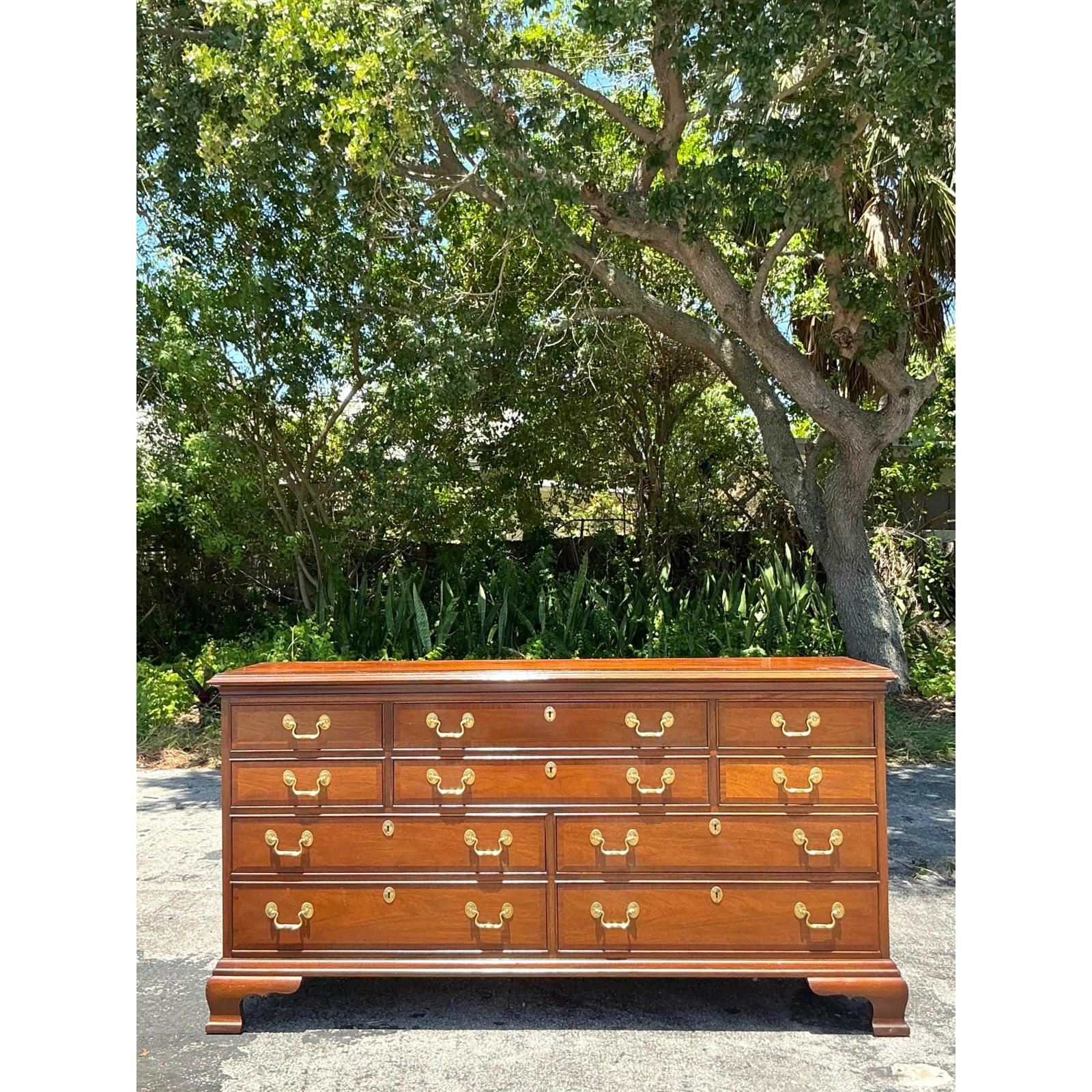 Vintage Regency Councill Cherry Dresser In condizioni buone in vendita a west palm beach, FL