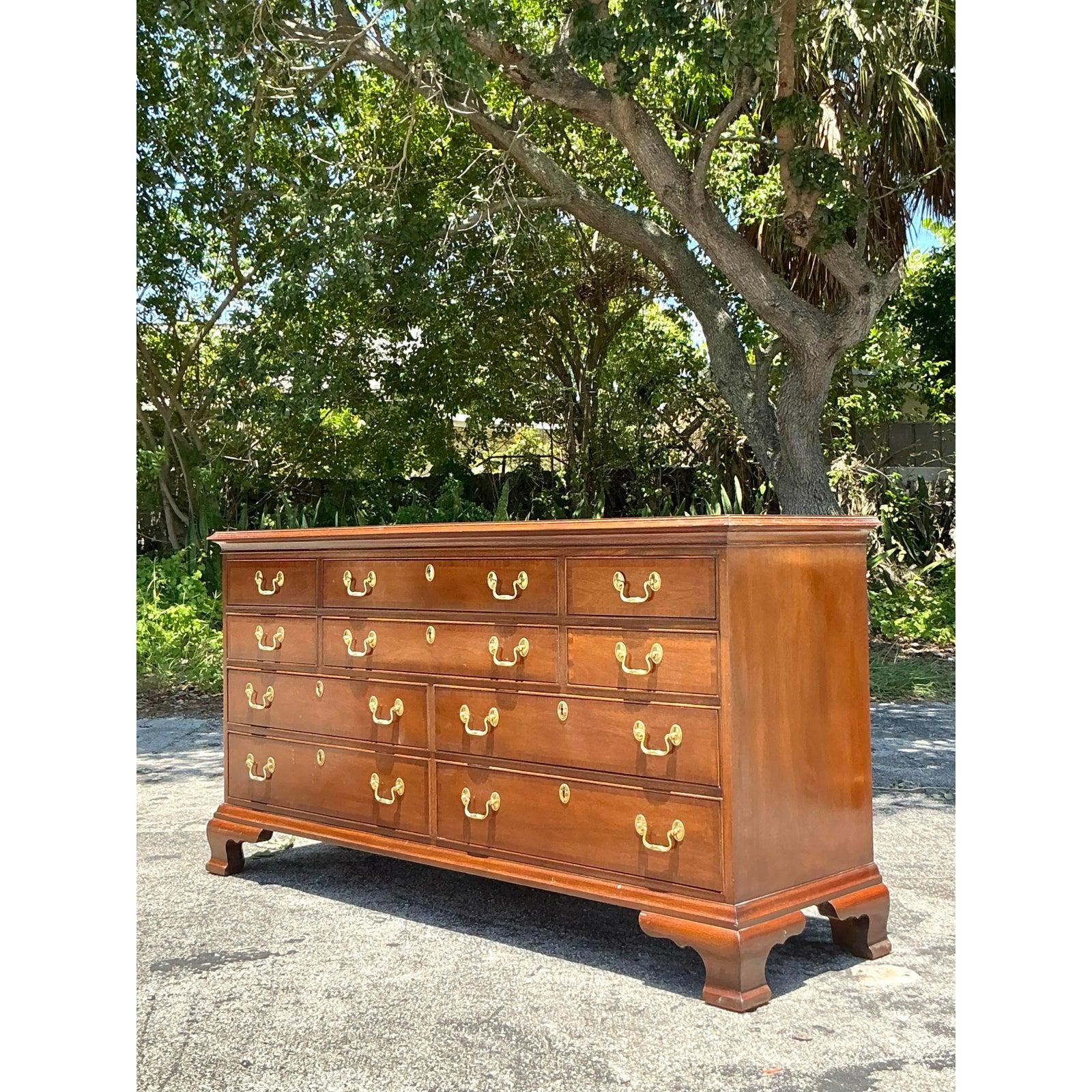 Ottone Vintage Regency Councill Cherry Dresser in vendita