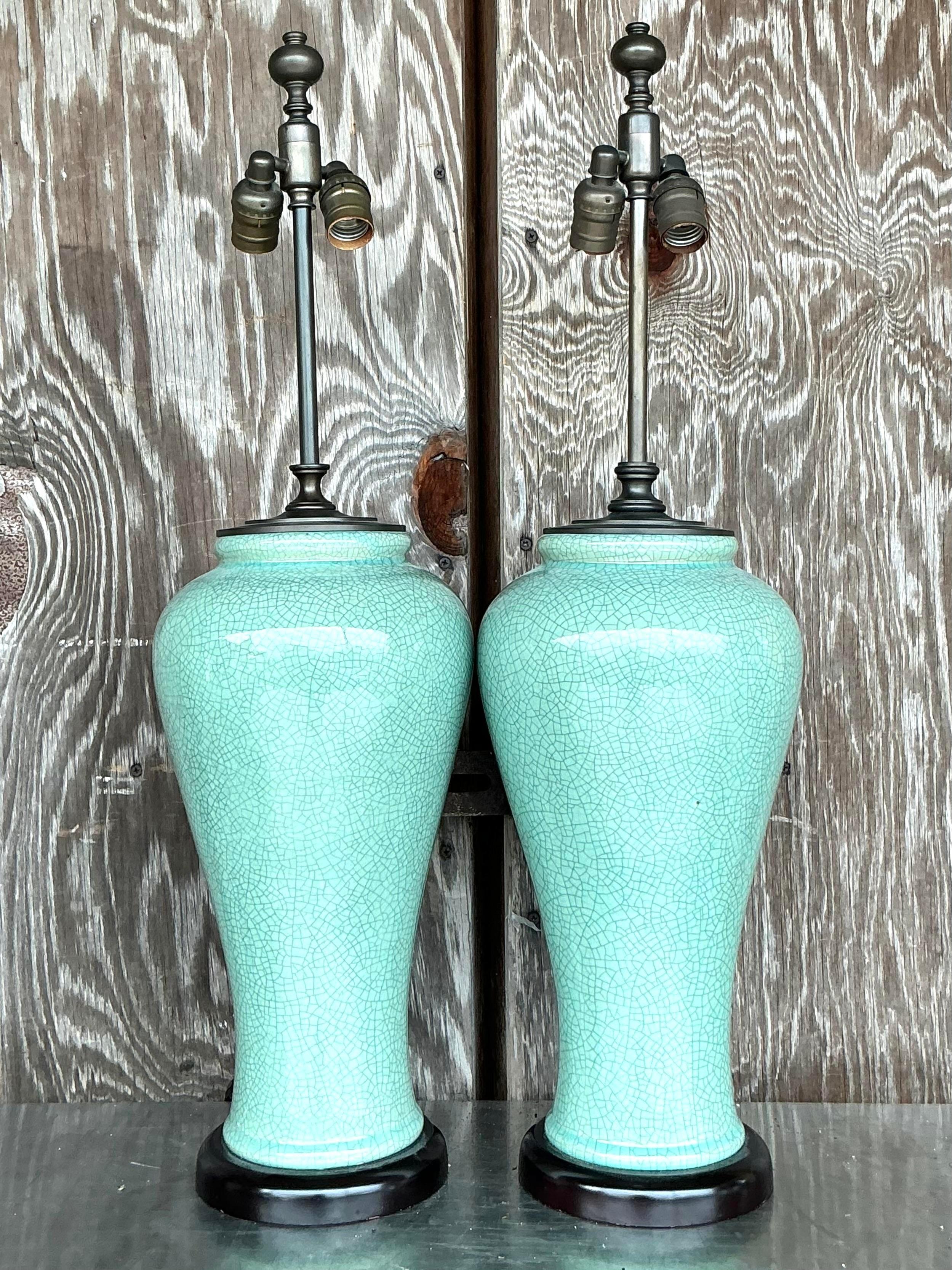 Americano Lampade vintage Regency con smalto a crepe - una coppia in vendita