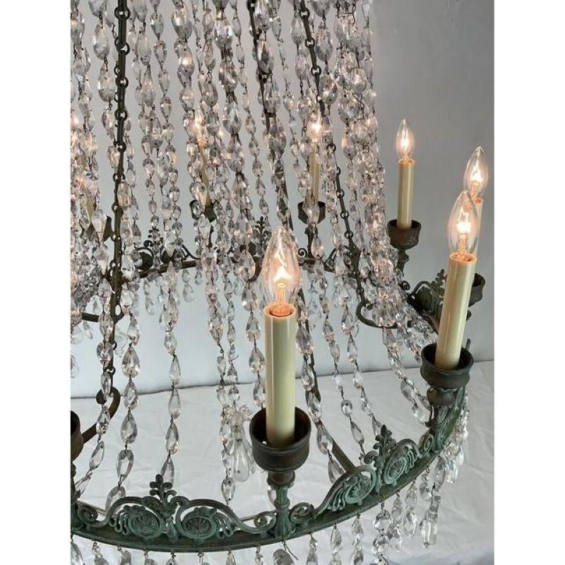 Bronzo Lampadario Regency d'epoca in cristallo e corda di Verdigris in vendita