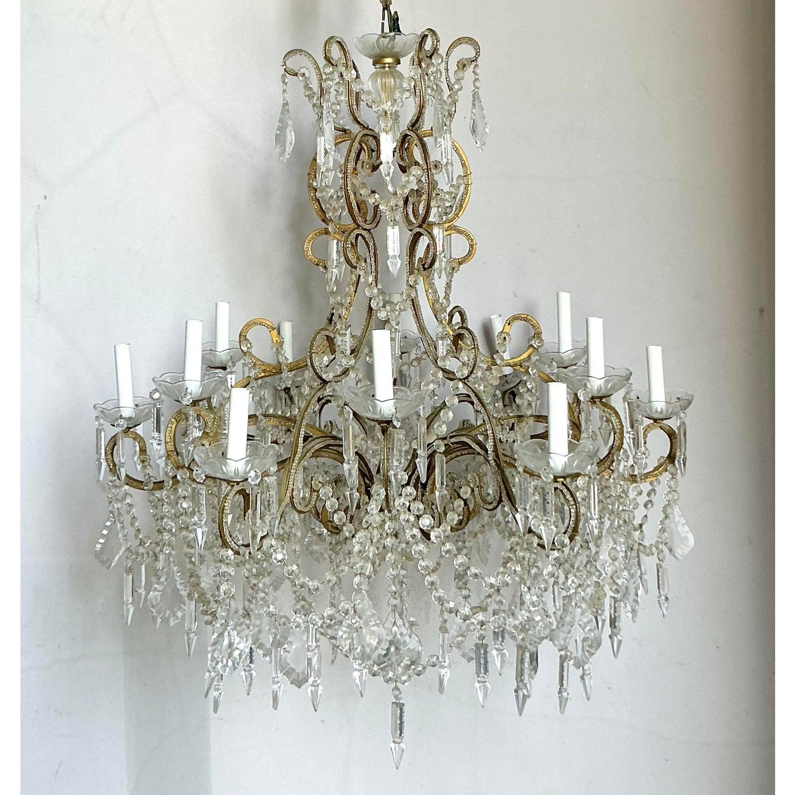 Lampadario a bracci di cristallo Regency d'epoca In condizioni buone in vendita a West Palm Beach, FL