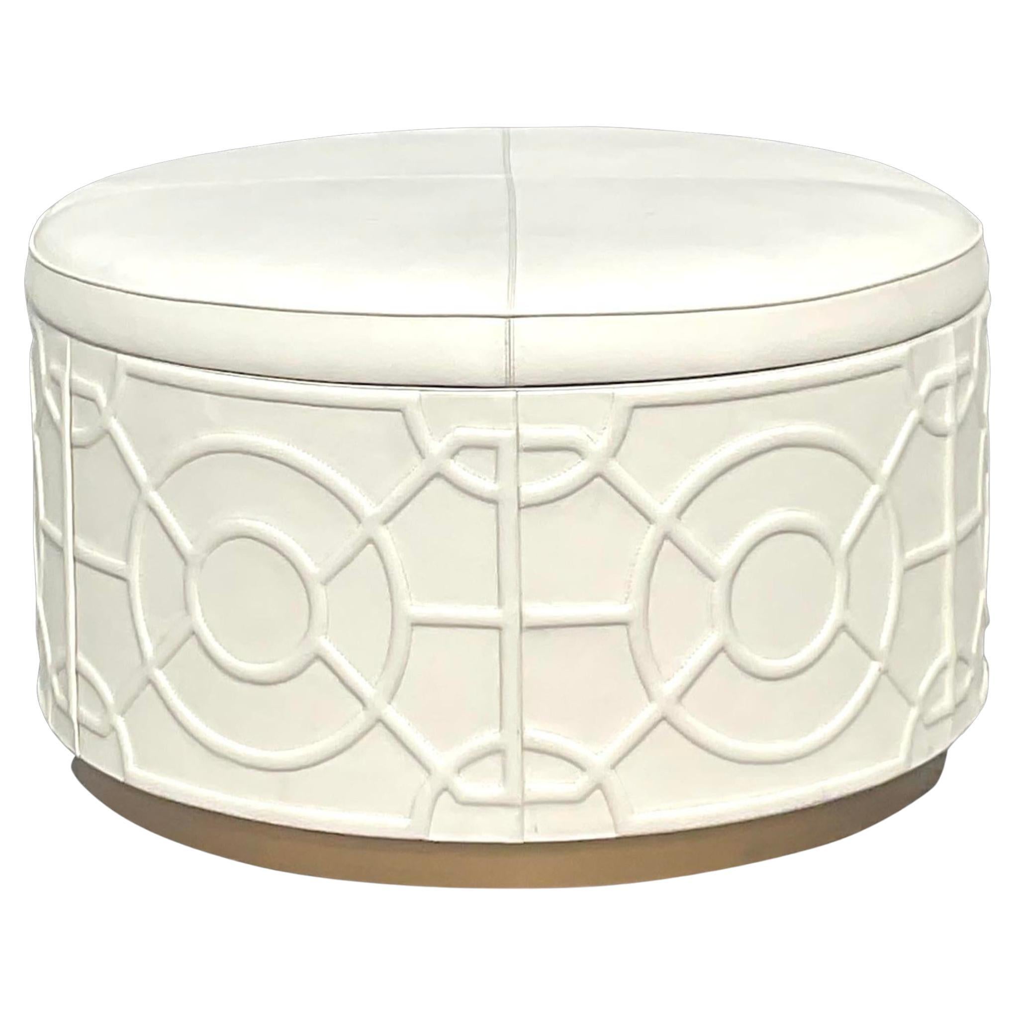 Pouf de rangement en cuir Alisa Regency vintage de Currey and Co en vente