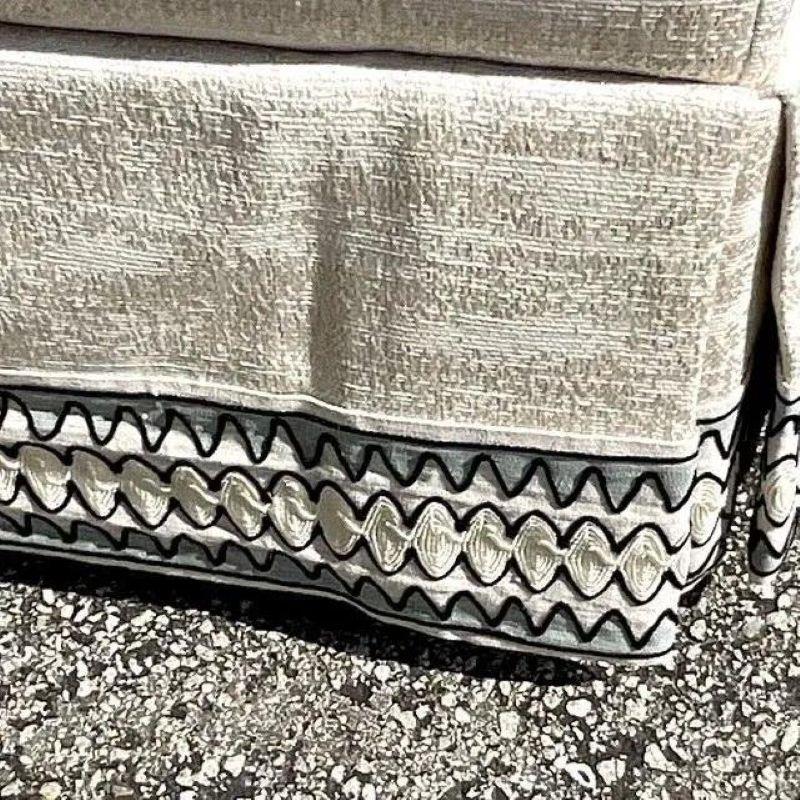 XXI secolo e contemporaneo Divano angolare personalizzato Vintage Regency in vendita