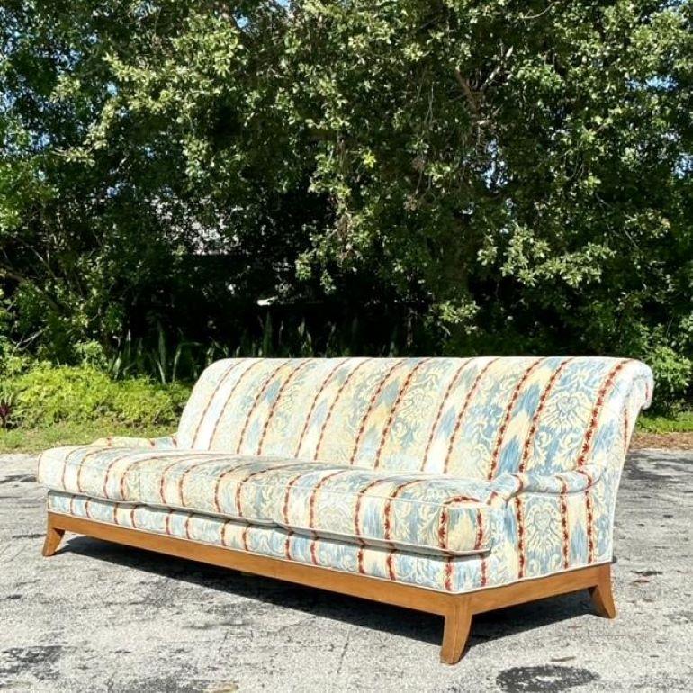 Divano lungo vintage Regency Custom Devore Stripe In condizioni buone in vendita a west palm beach, FL