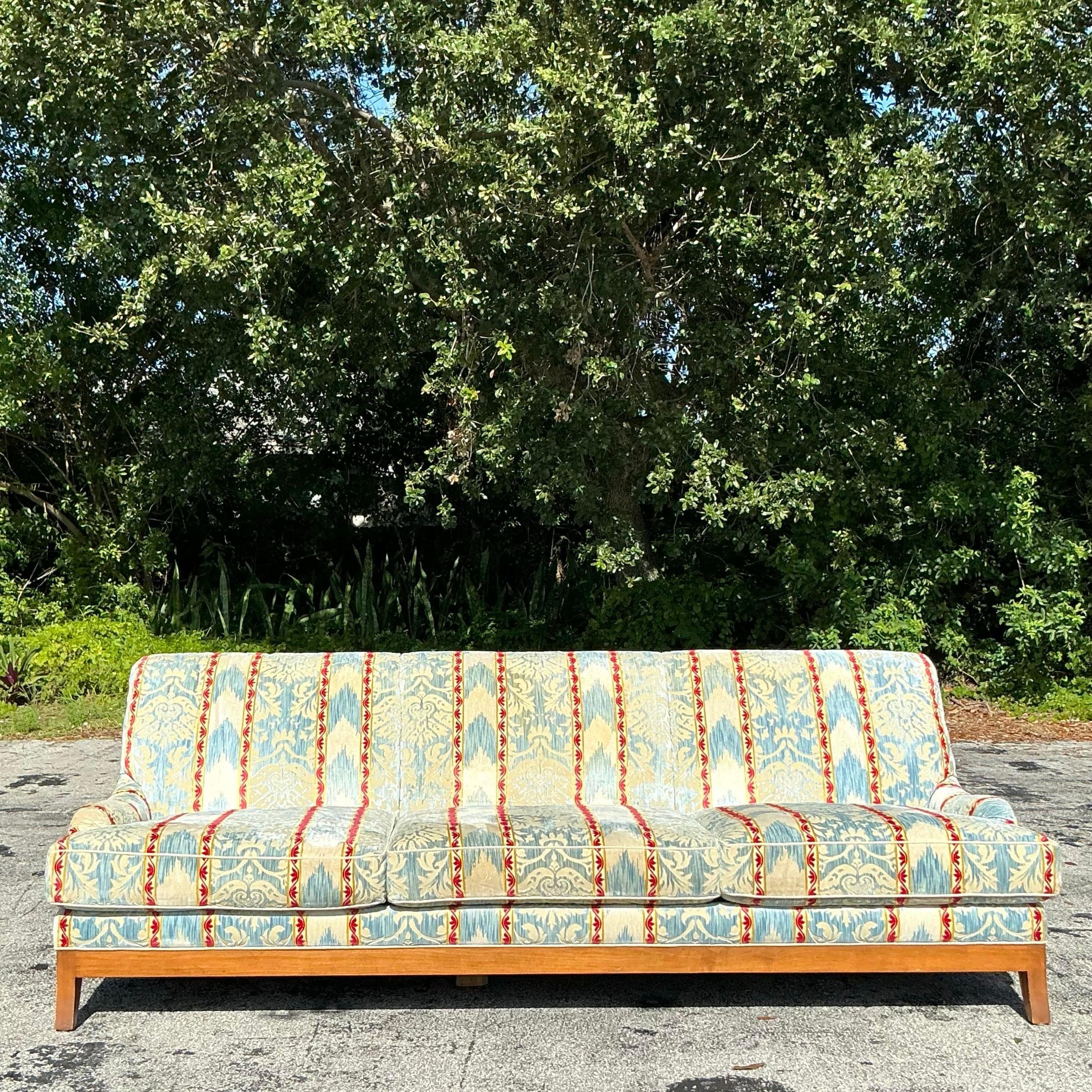 Divano lungo vintage Regency Custom Devore Stripe in vendita 1