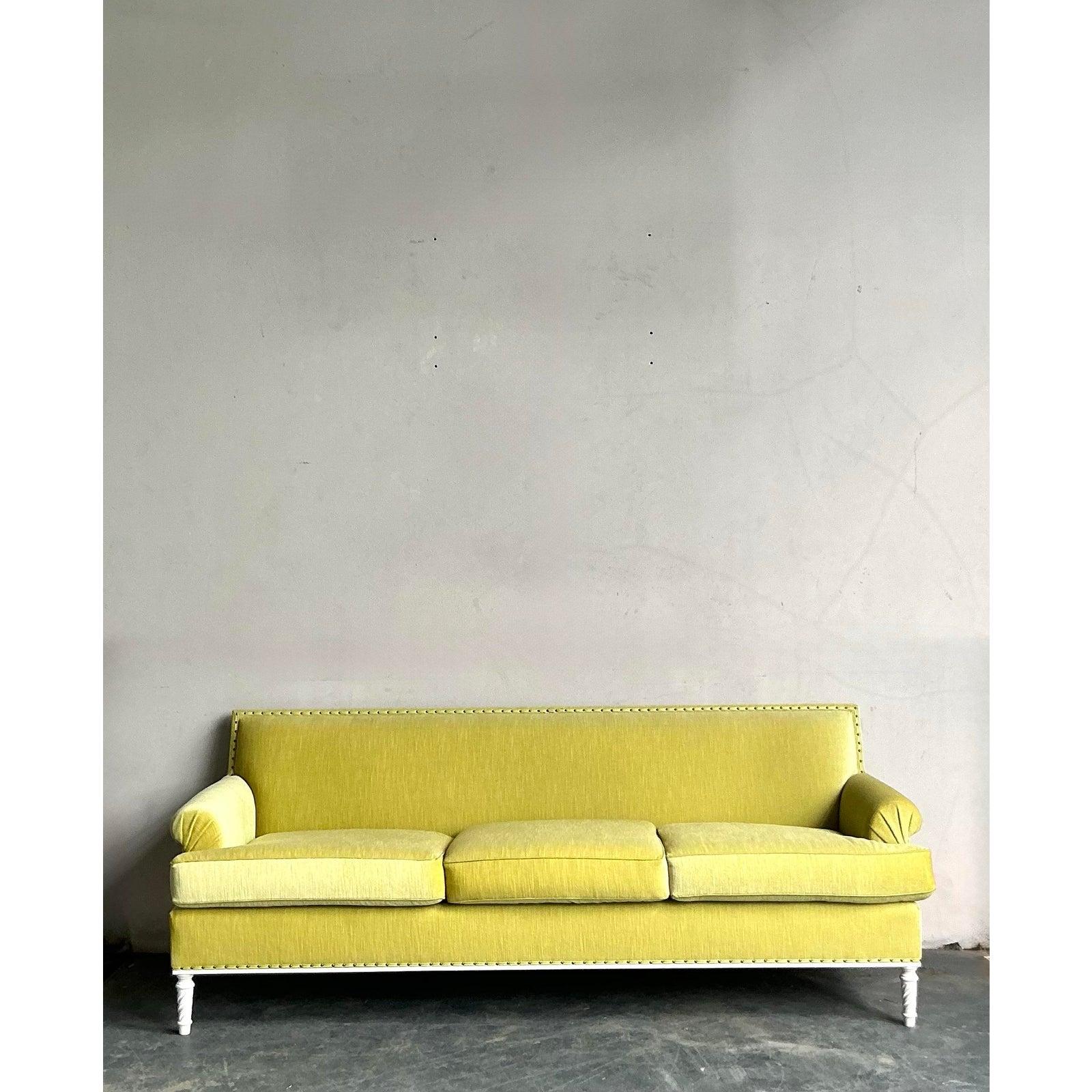 Divano vintage Regency in mohair su misura di Jansen In condizioni buone in vendita a West Palm Beach, FL