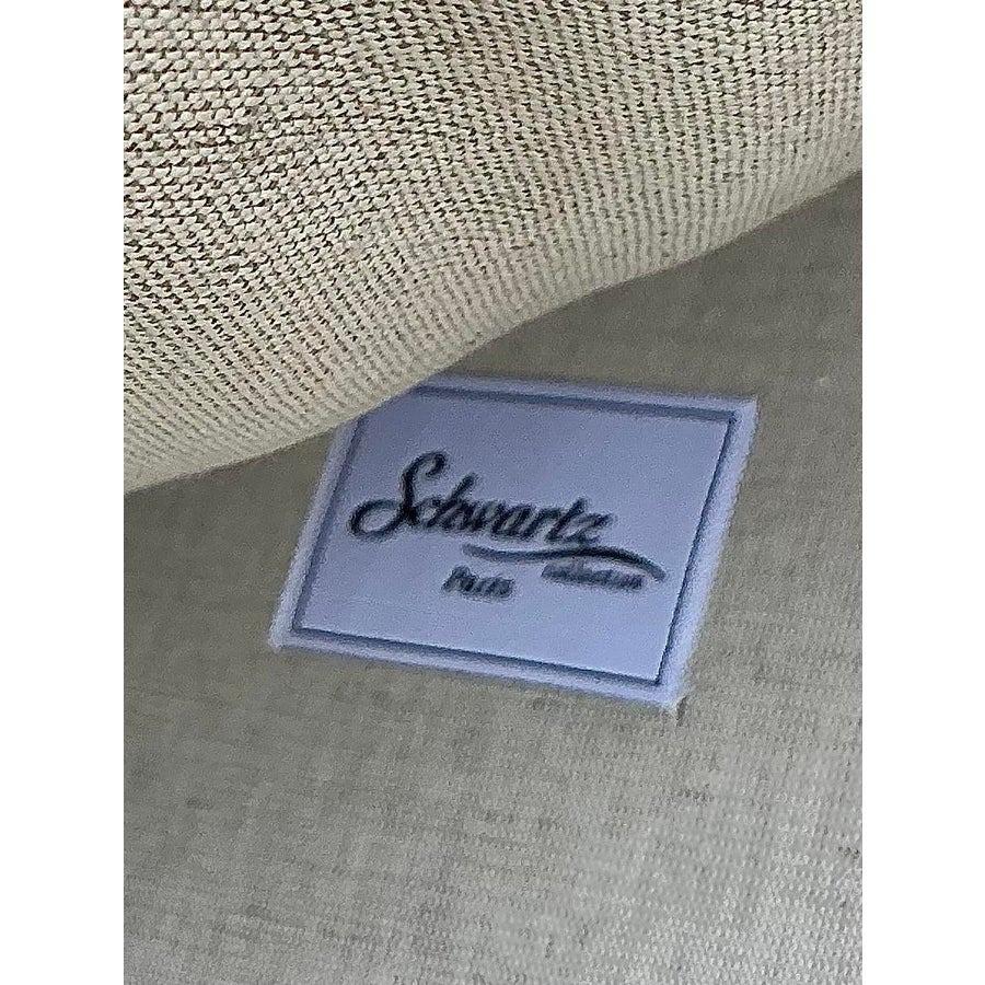 Un luxueux canapé Knole vintage de style Regency, conçu sur mesure par Schwartz Paris. Doté d'un rembourrage imprimé exquis, d'accoudoirs réglables et d'une silhouette intemporelle, ce meuble incarne l'élégance et la sophistication pour tout espace