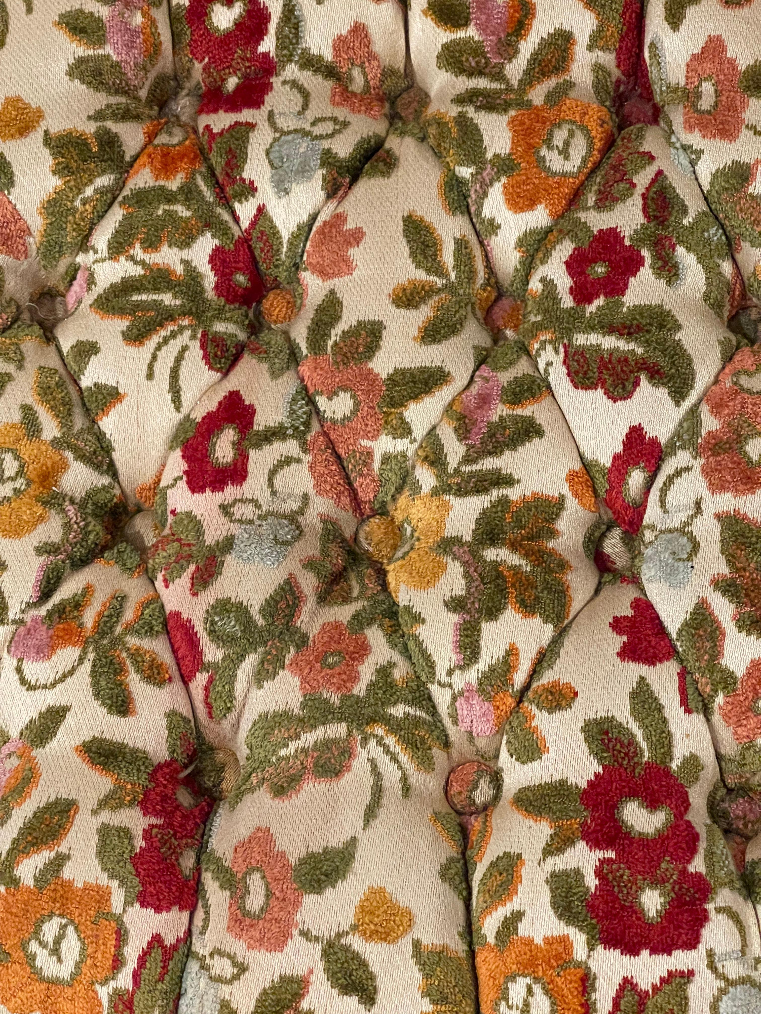 Vintage Regency Cut Velvet Tufted Side Chair Distressed im Angebot 1