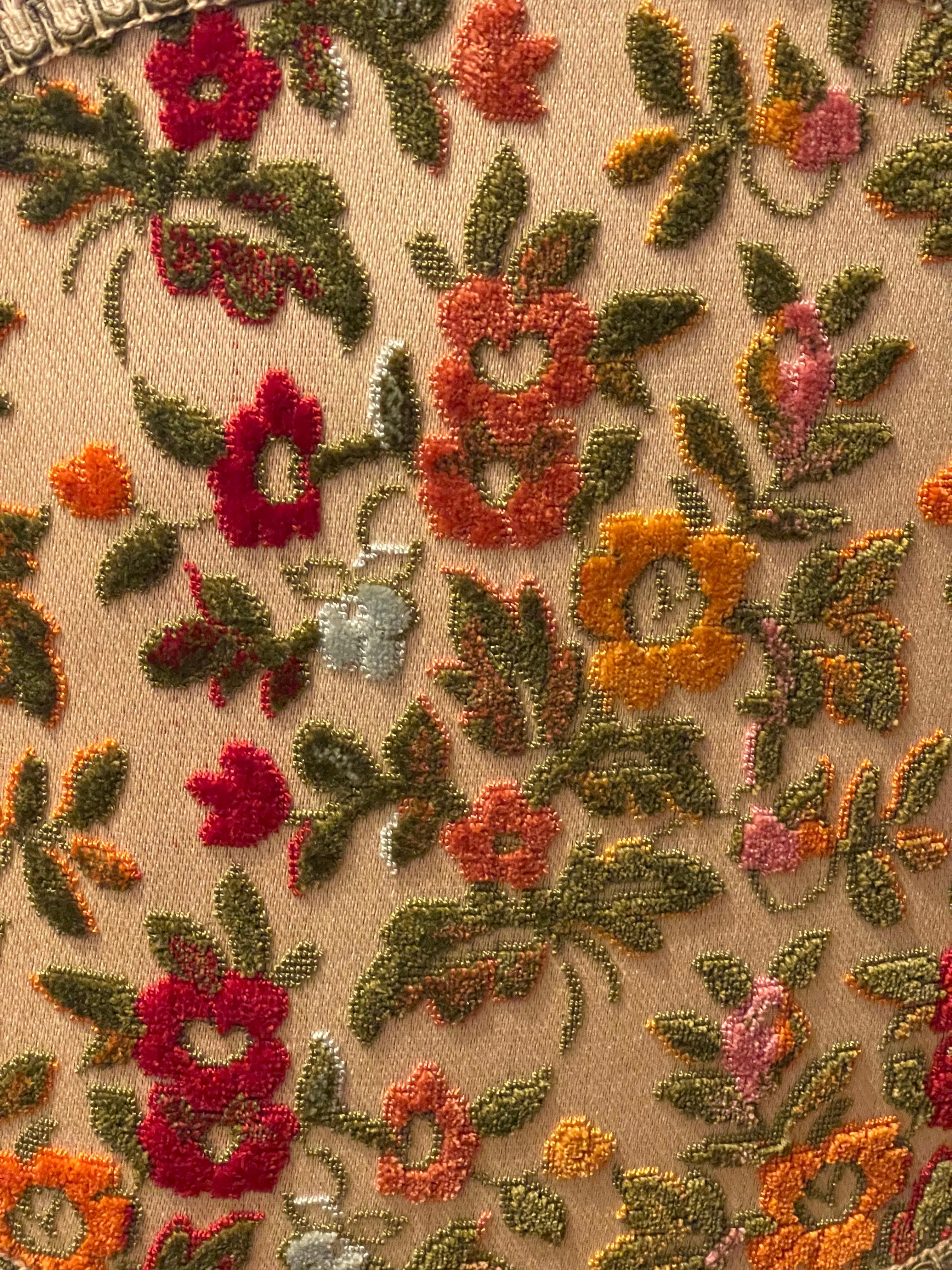 Vintage Regency Cut Velvet Tufted Side Chair Distressed im Angebot 3