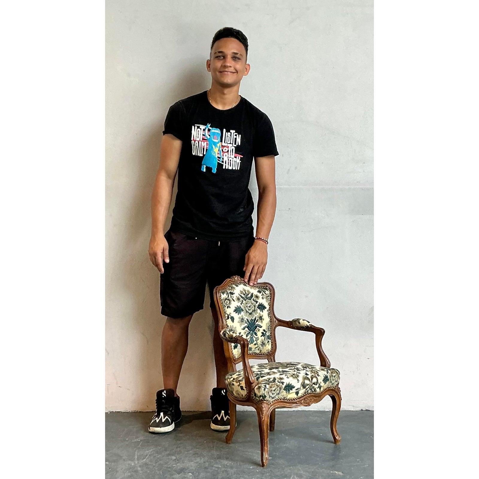 Vintage Regency Distressed Fleur De Leys Fireside Chair In Good Condition For Sale In West Palm Beach, FL